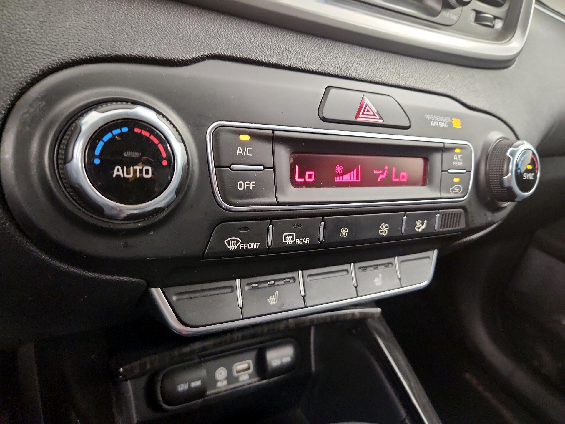 Thumbnail: 2020 Kia Sorento - 16