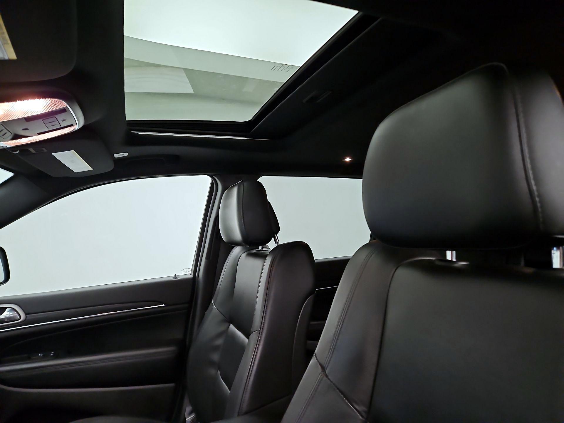 Thumbnail: 2020 Jeep Grand Cherokee - 20