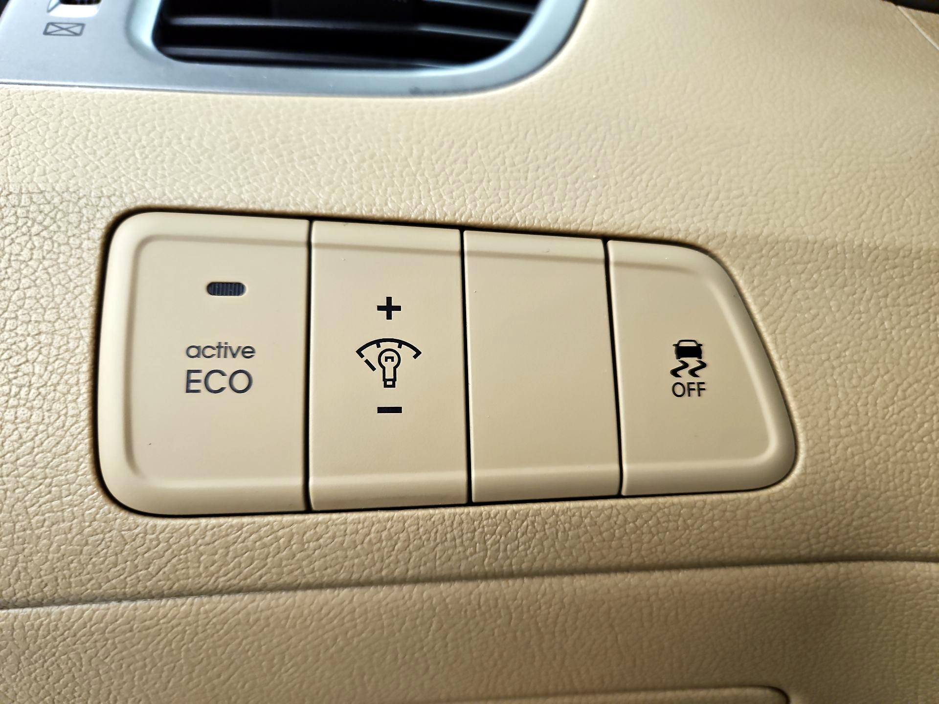 Thumbnail: 2013 Hyundai Elantra - 13