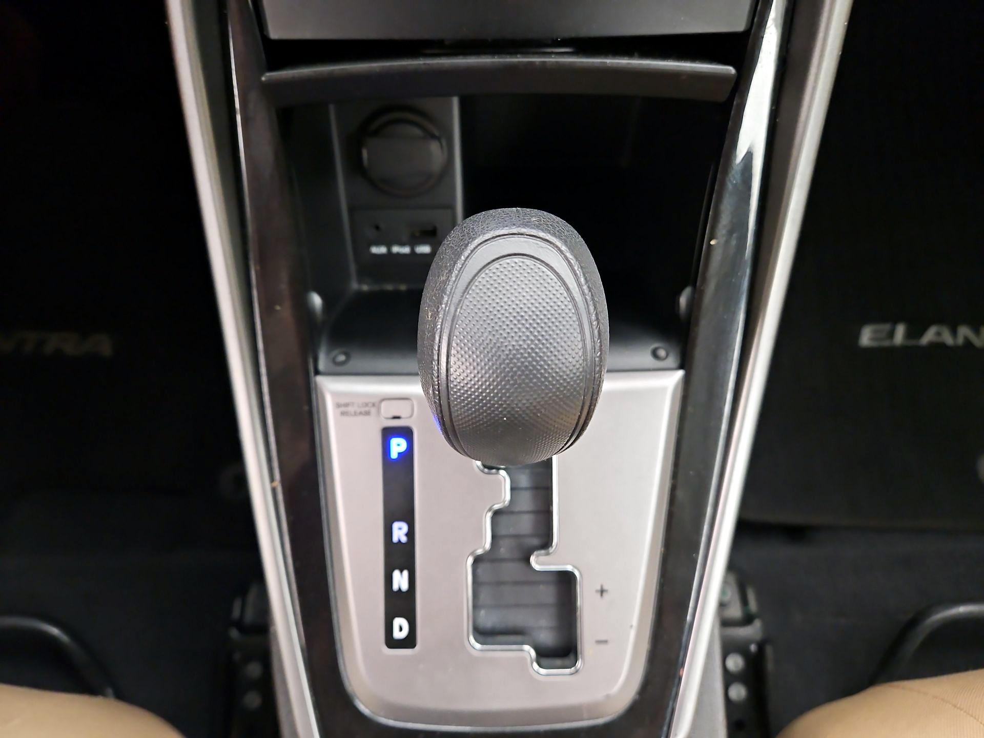 Thumbnail: 2013 Hyundai Elantra - 16