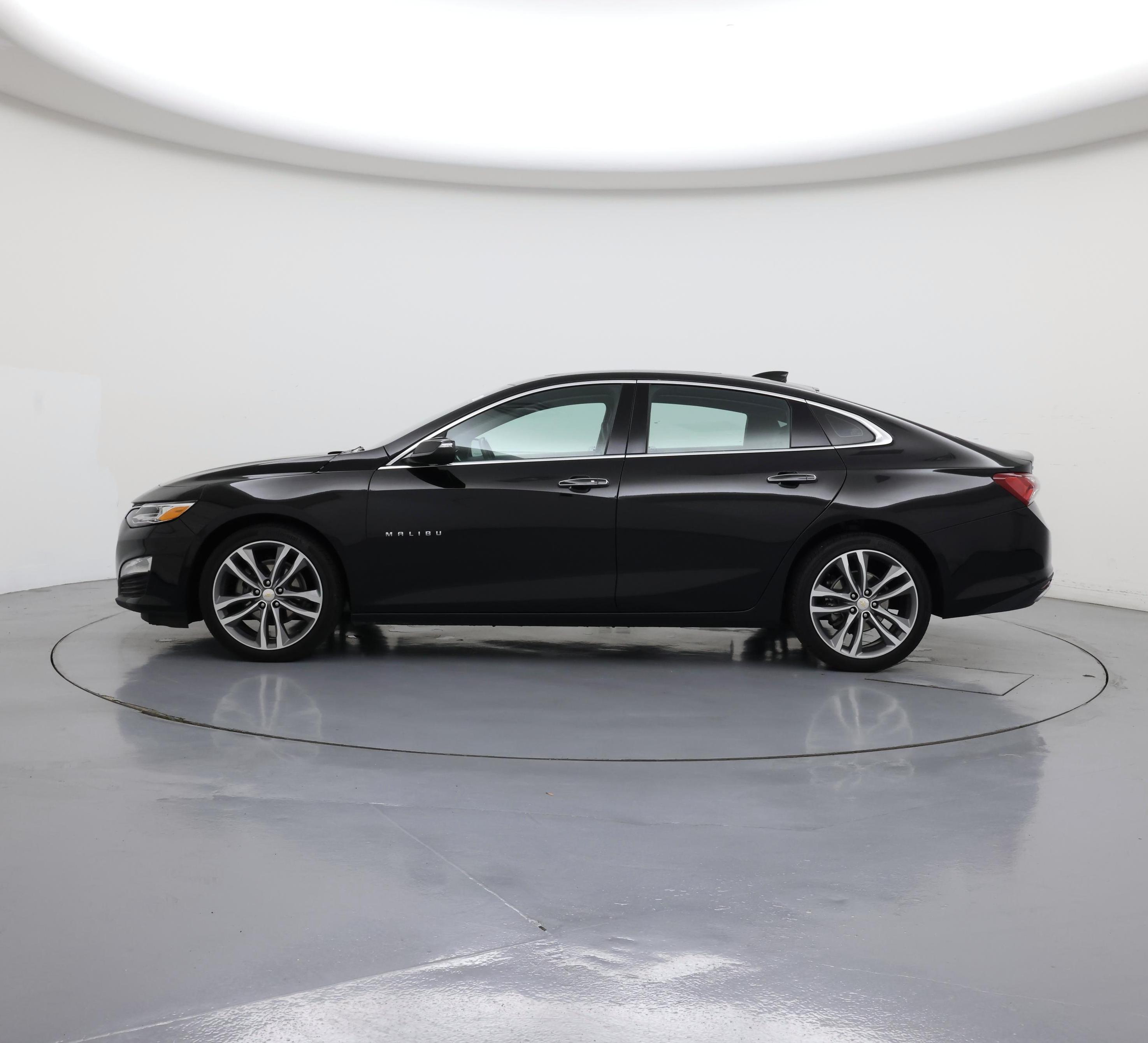 Thumbnail: 2022 Chevrolet Malibu - 3