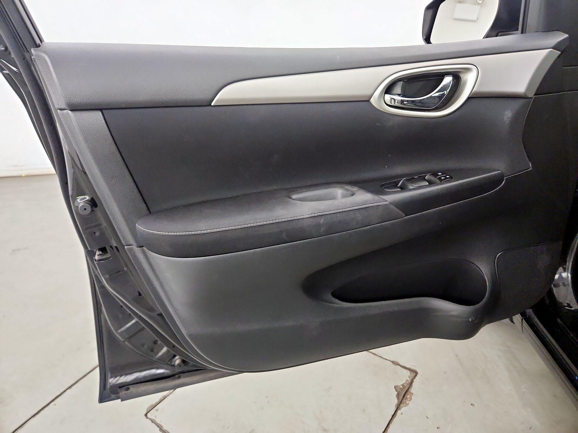 Thumbnail: 2014 Nissan Sentra - 12