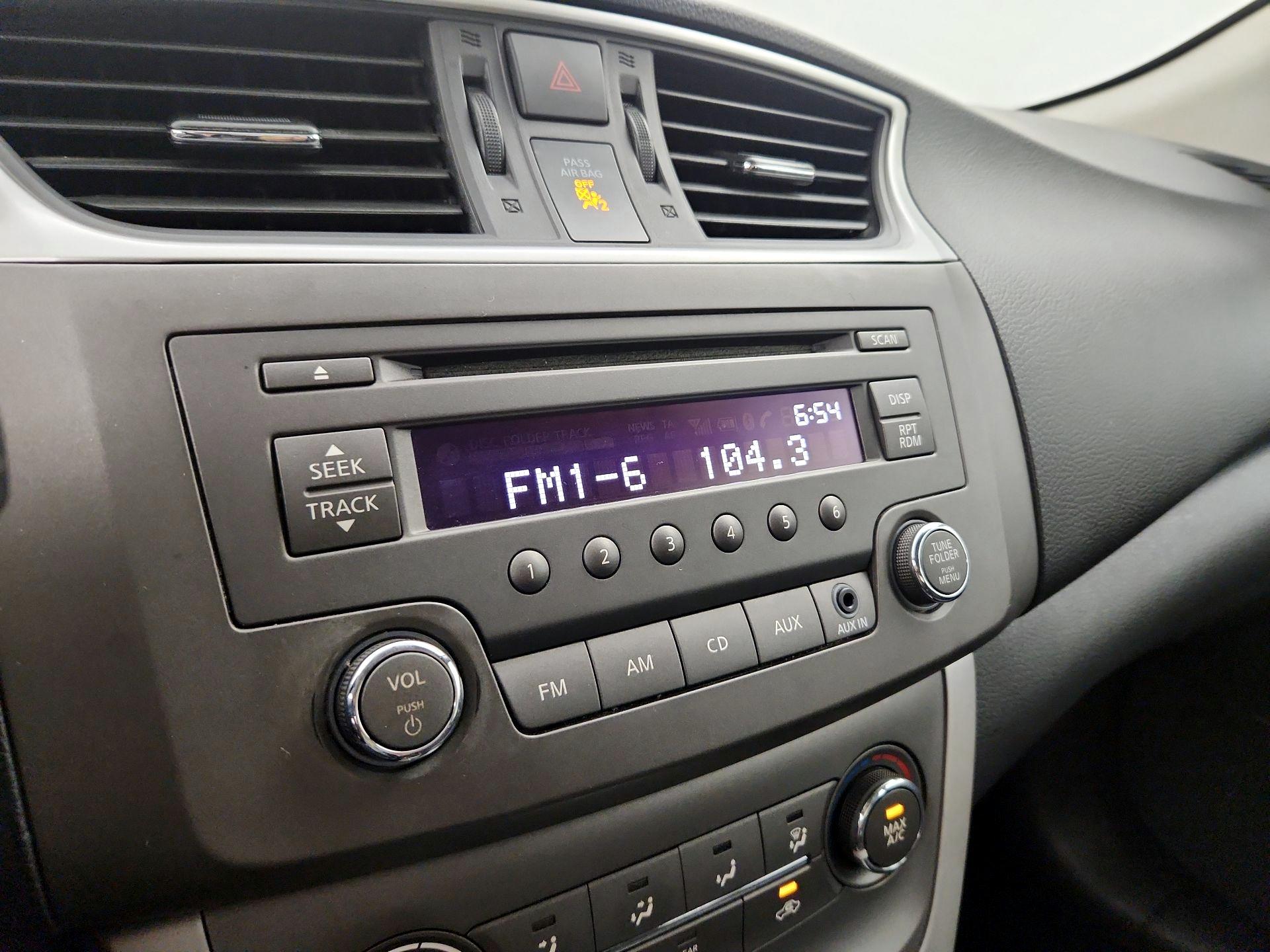 Thumbnail: 2014 Nissan Sentra - 14