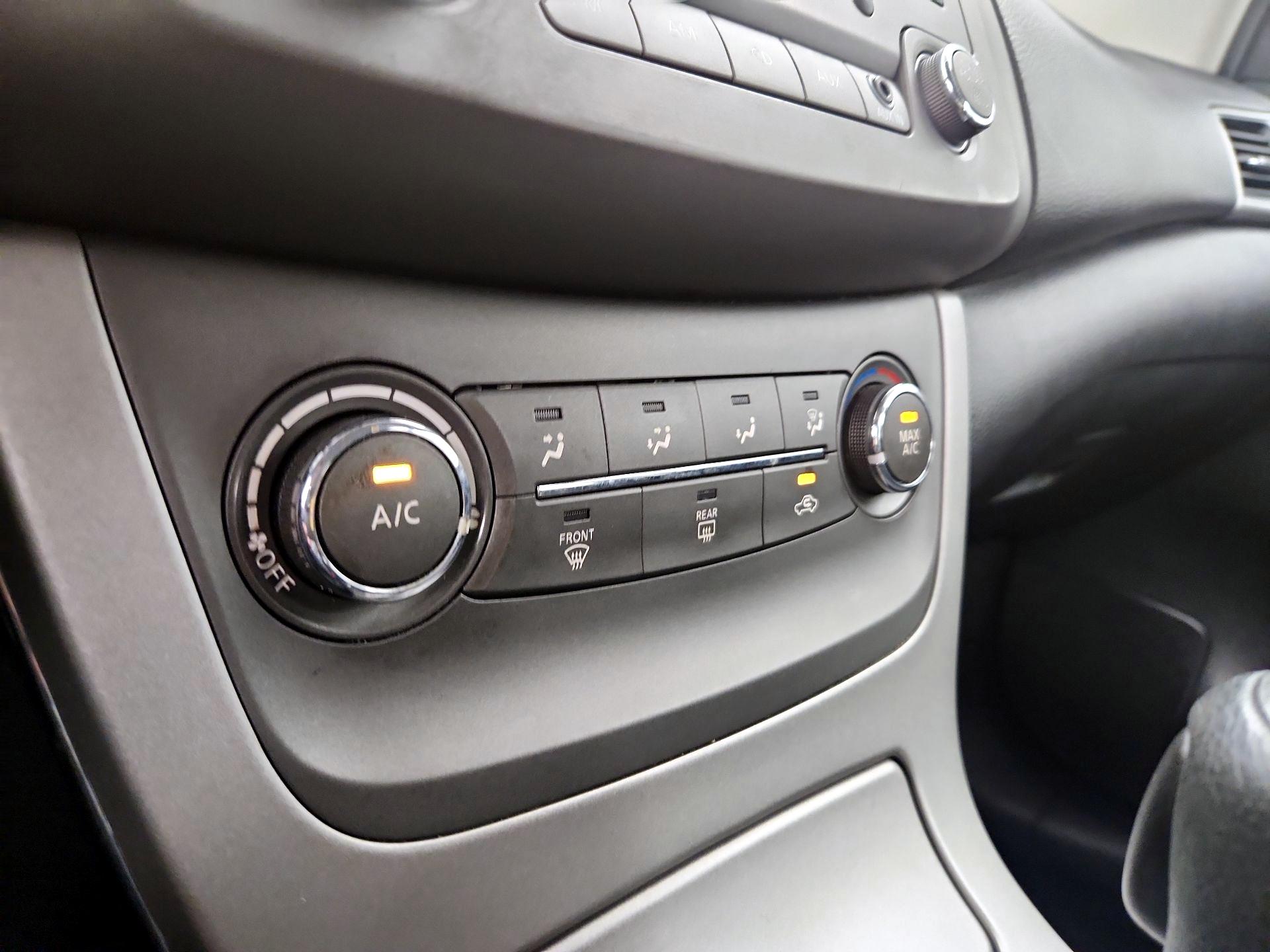 Thumbnail: 2014 Nissan Sentra - 15