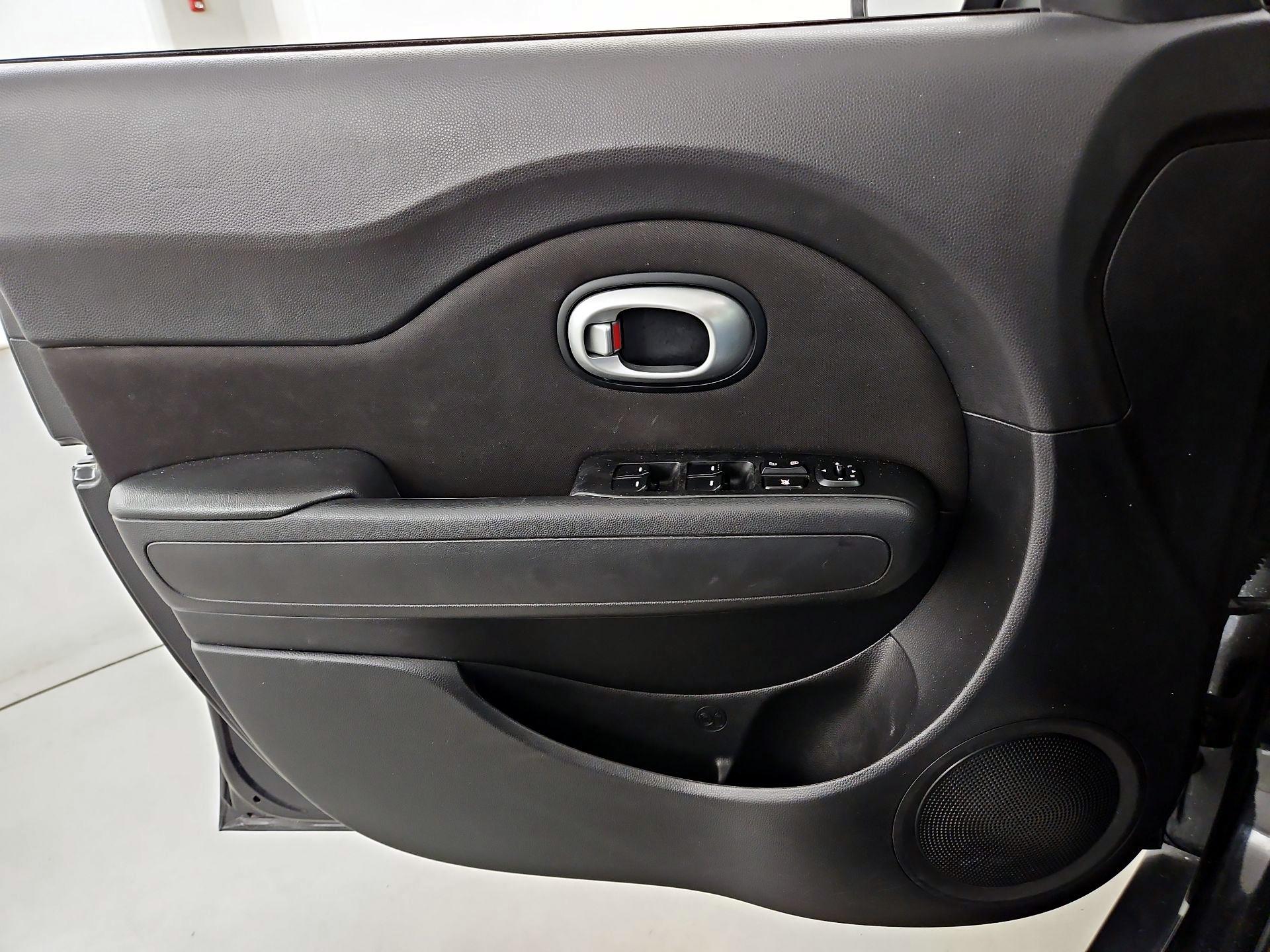 Thumbnail: 2016 Kia Soul - 12