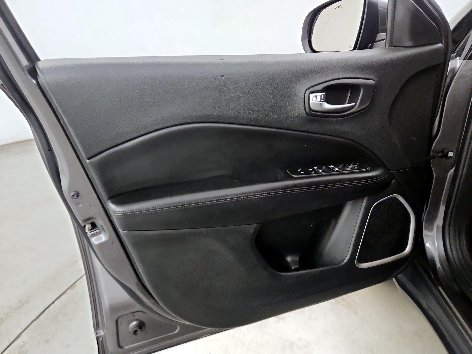 Thumbnail: 2019 Jeep Compass - 12