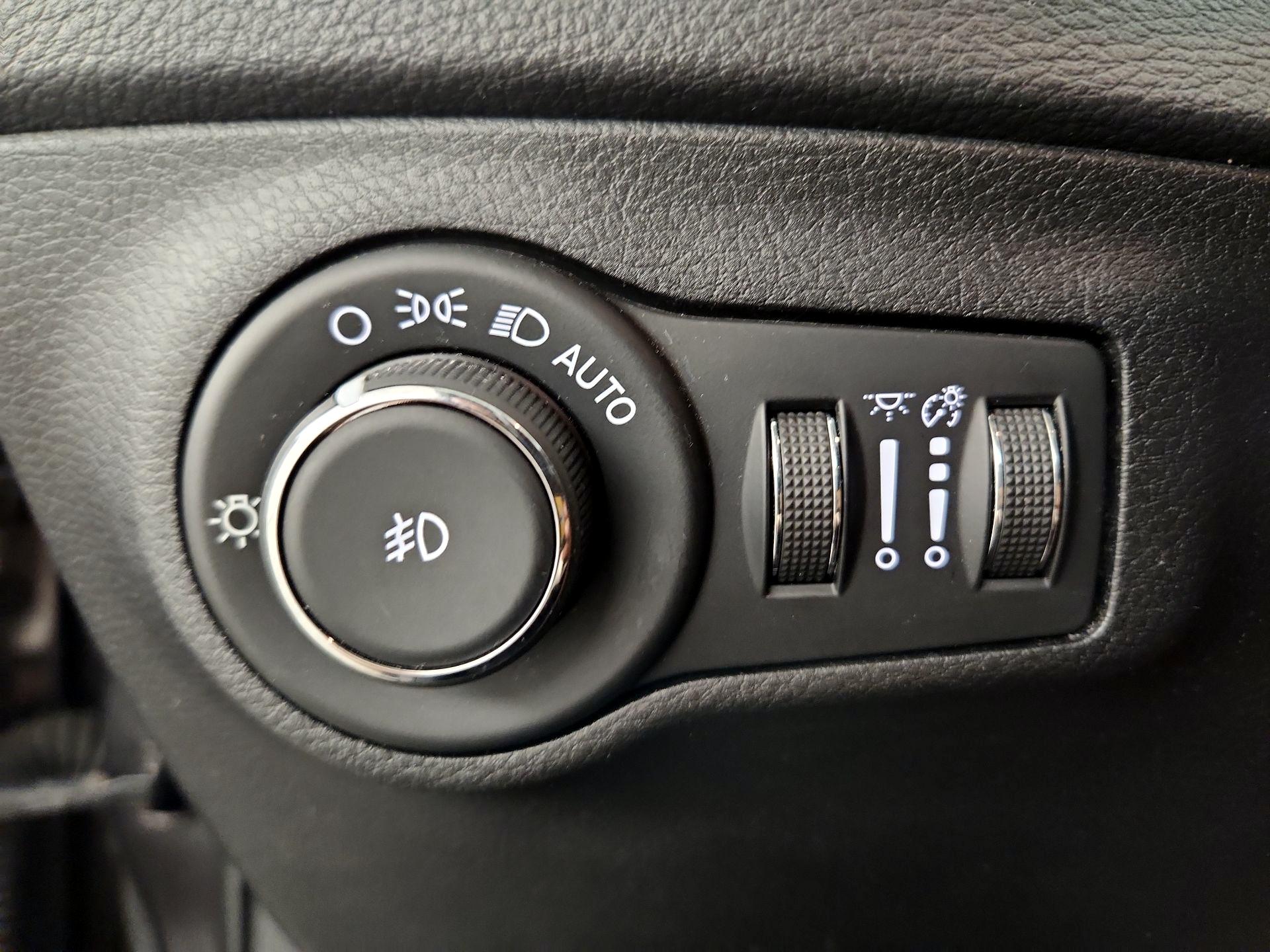 Thumbnail: 2019 Jeep Compass - 13