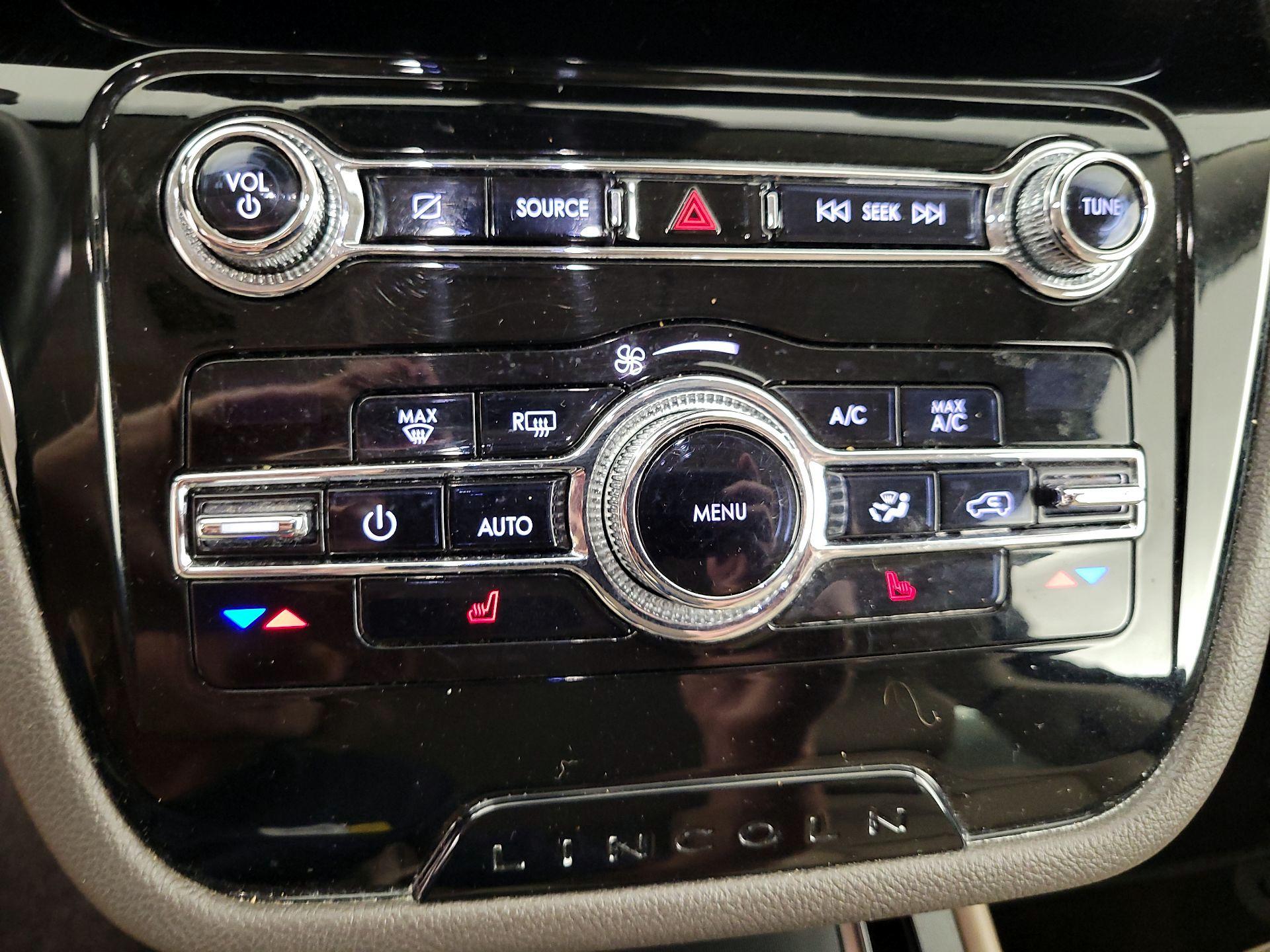 Thumbnail: 2020 Lincoln Corsair - 16