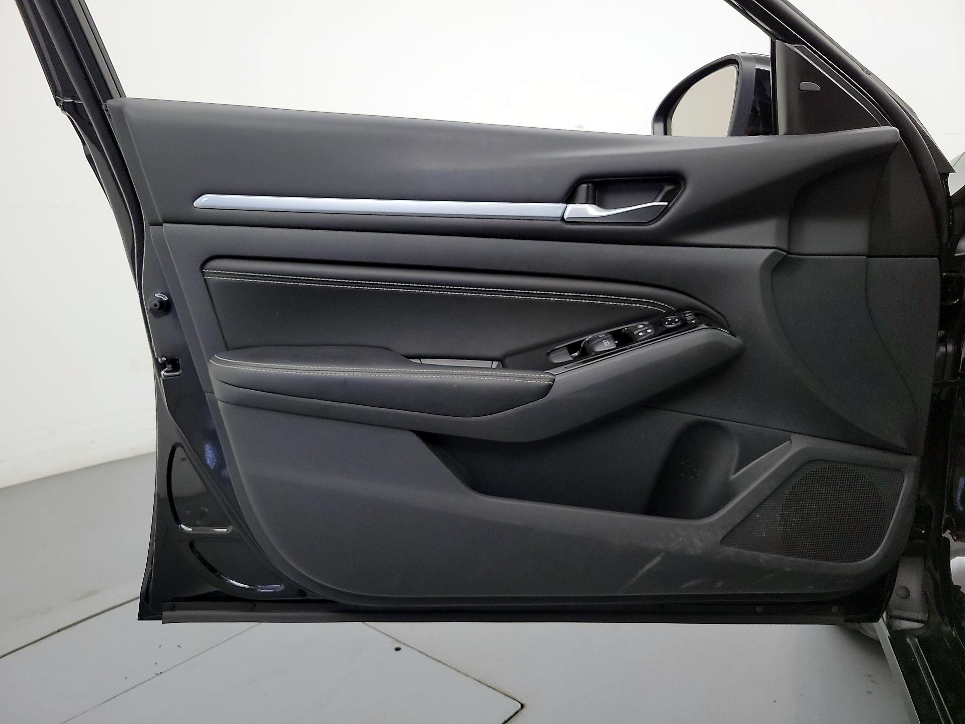 Thumbnail: 2022 Nissan Altima - 10