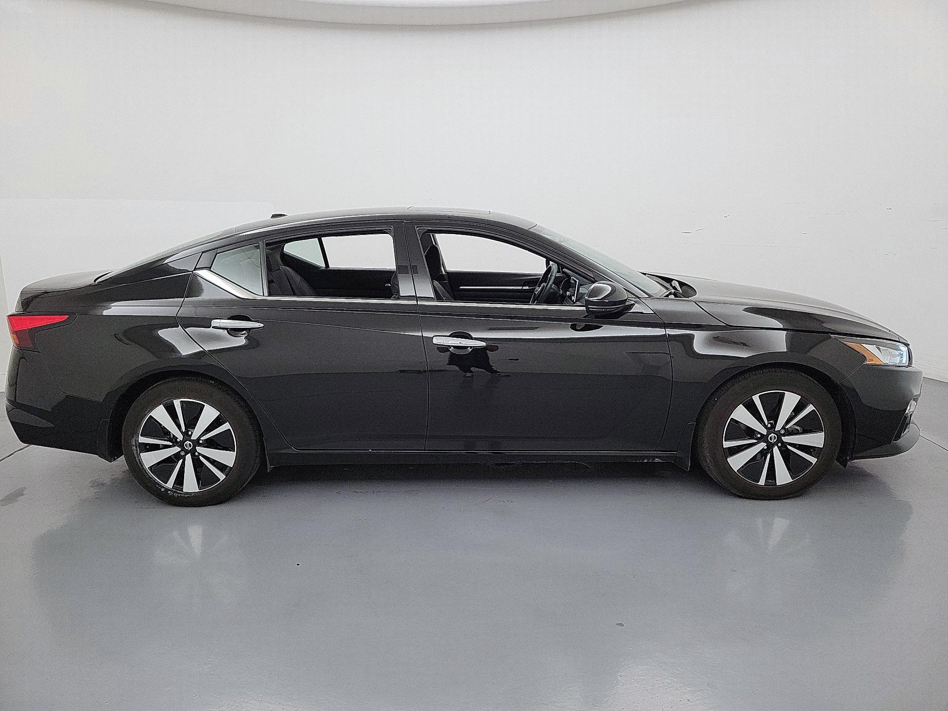 Thumbnail: 2022 Nissan Altima - 4