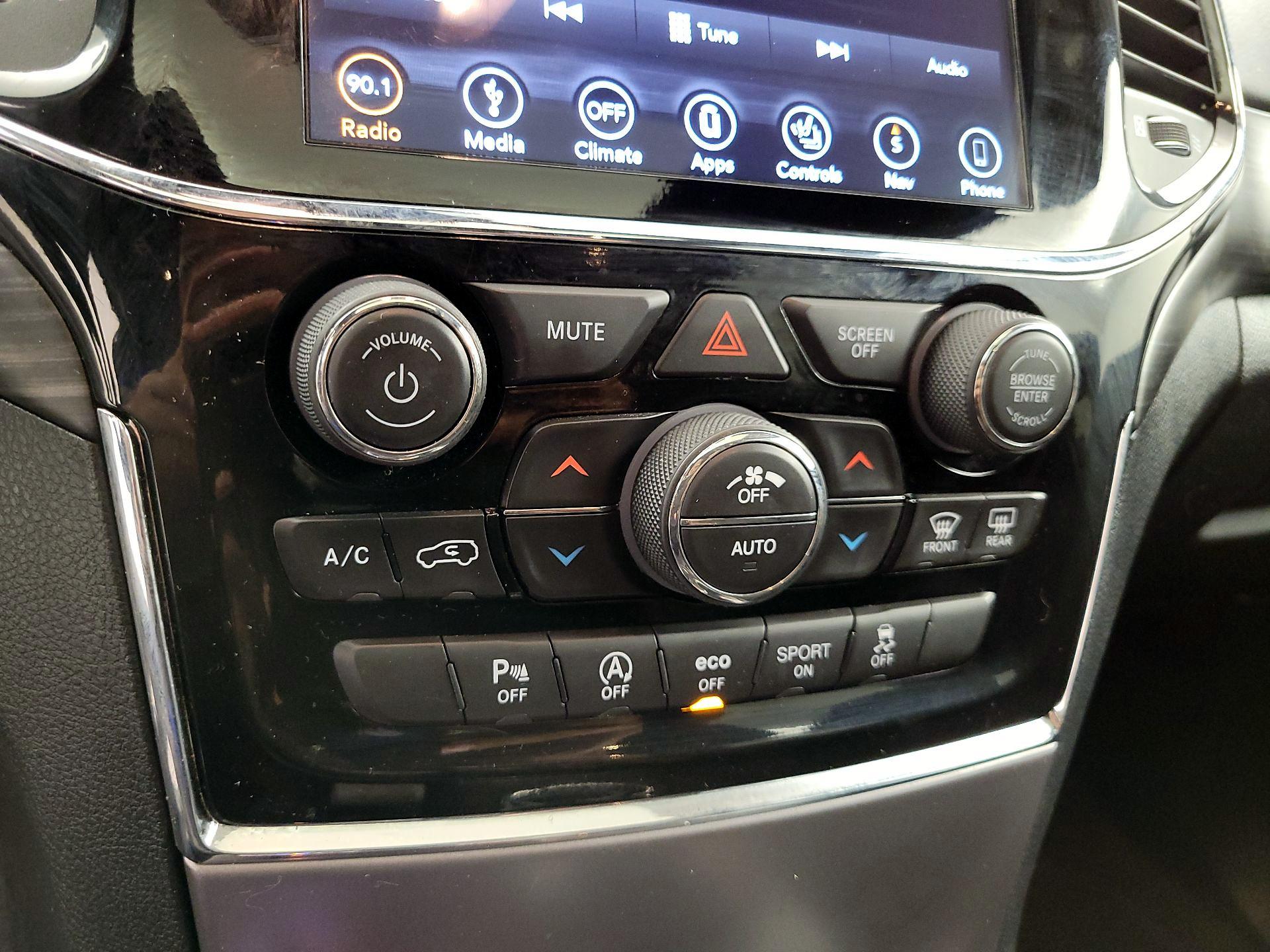 Thumbnail: 2019 Jeep Grand Cherokee - 16