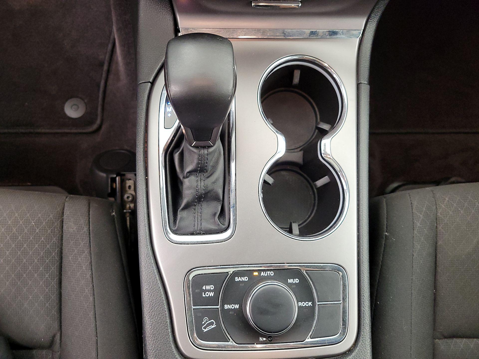 Thumbnail: 2019 Jeep Grand Cherokee - 17