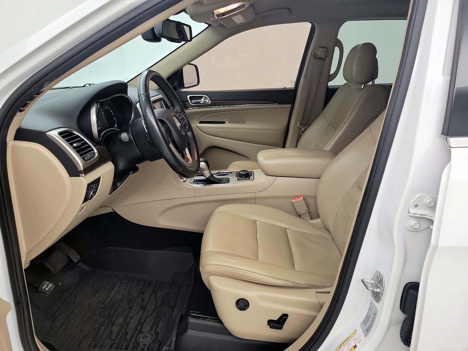 Thumbnail: 2016 Jeep Grand Cherokee - 11