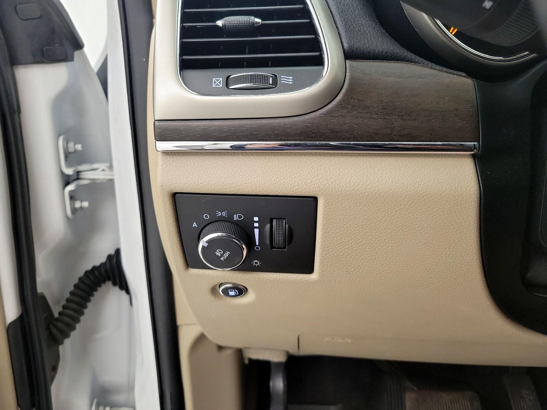 Thumbnail: 2016 Jeep Grand Cherokee - 13