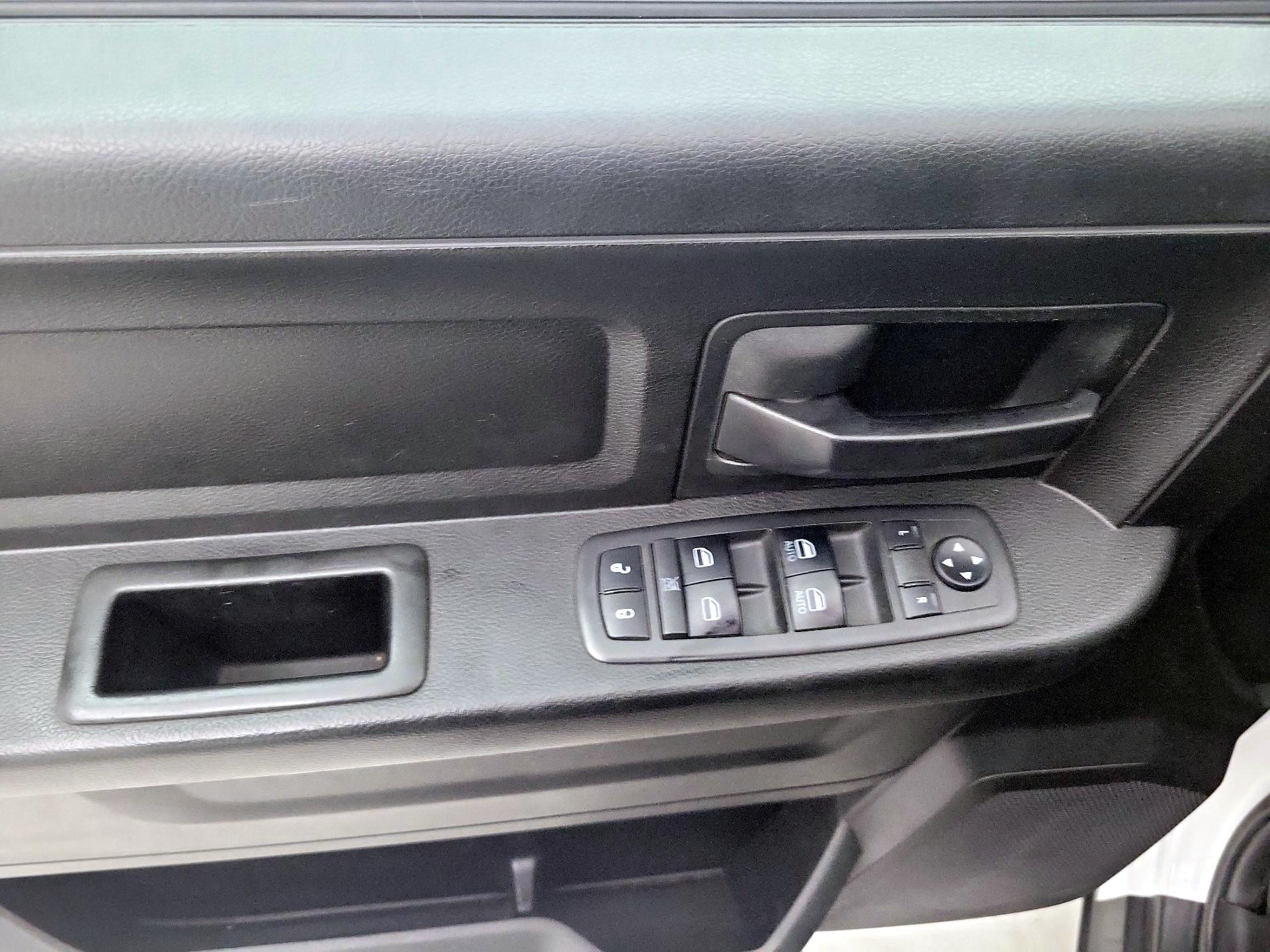 Thumbnail: 2019 RAM 1500 Classic - 10