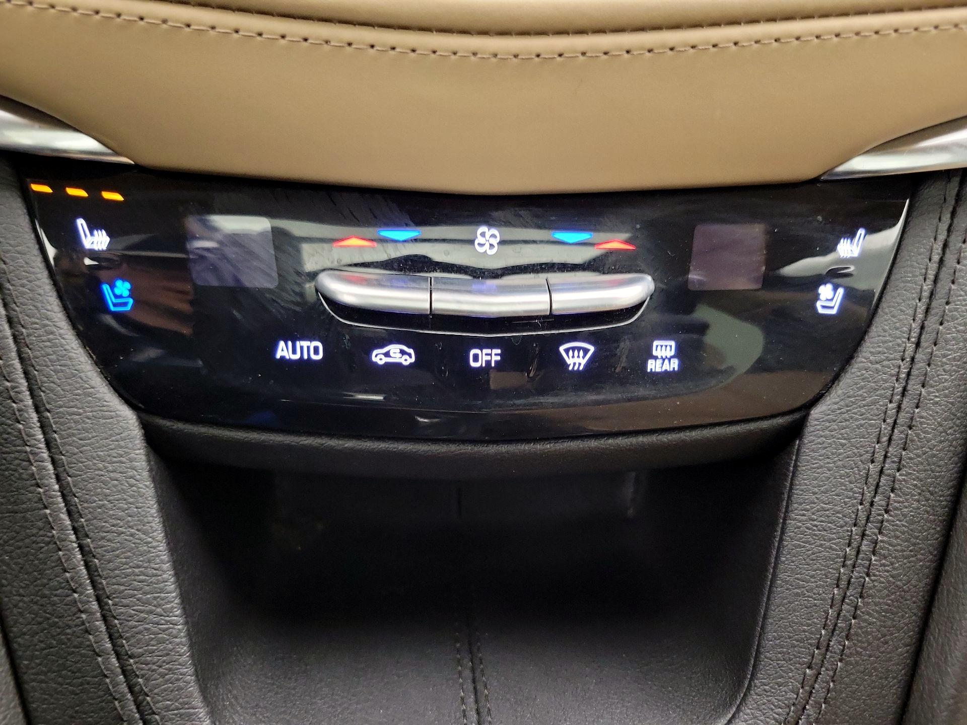 Thumbnail: 2022 Cadillac XT5 - 16