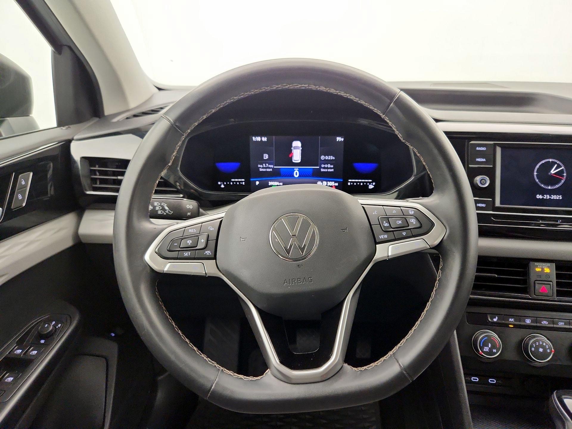 Thumbnail: 2022 Volkswagen Taos - 10