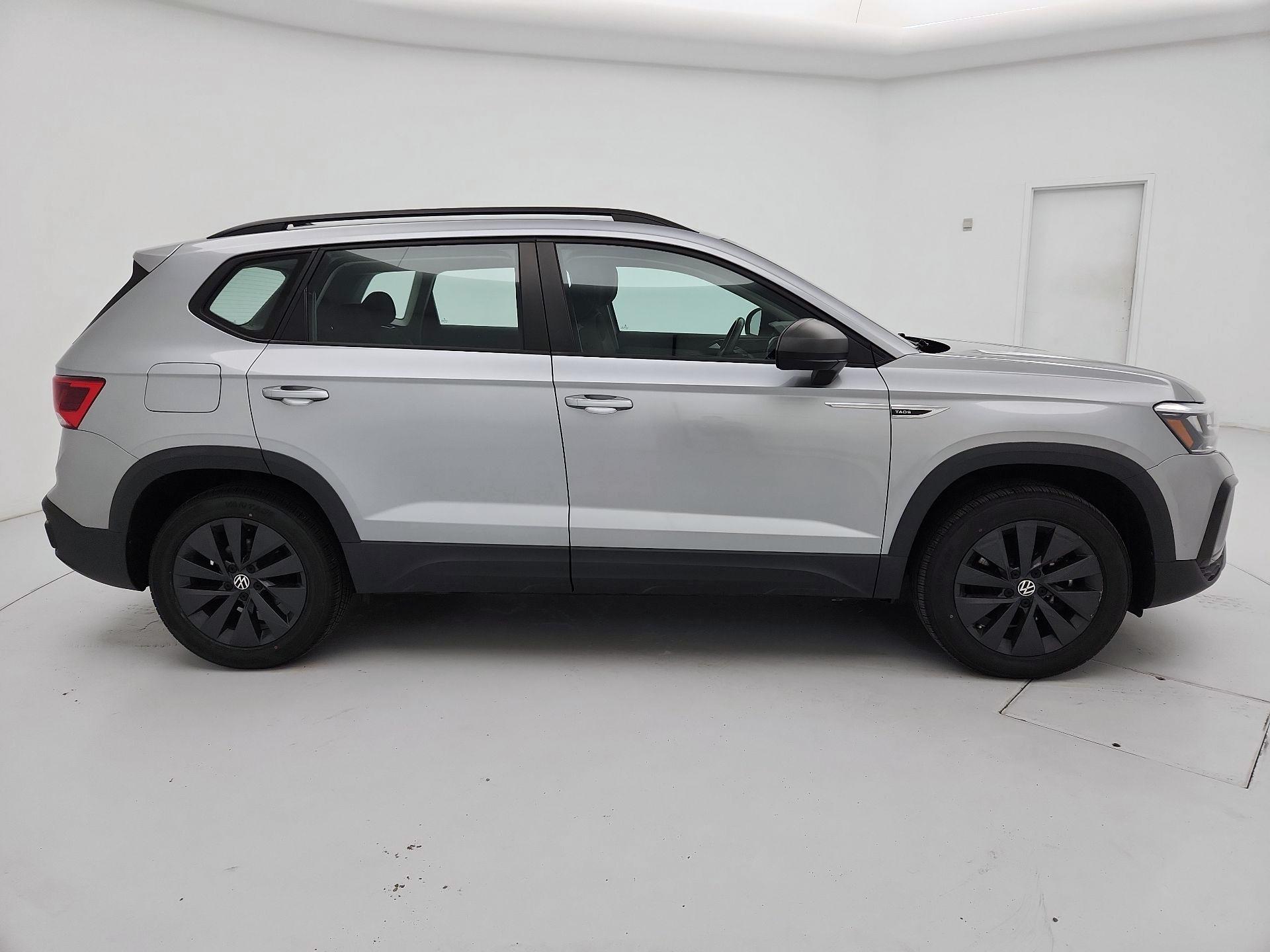 Thumbnail: 2022 Volkswagen Taos - 4