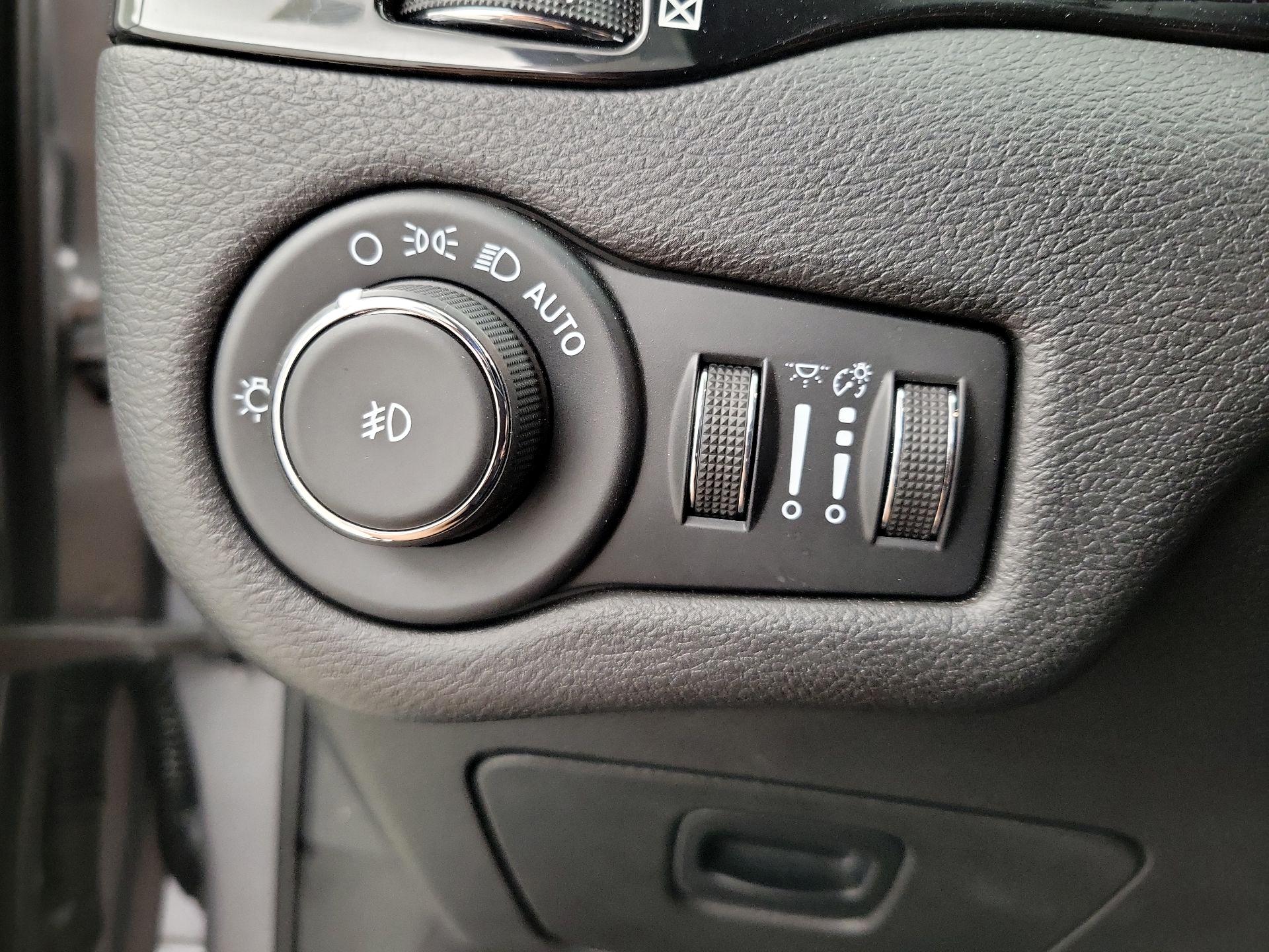 Thumbnail: 2021 Jeep Cherokee - 13