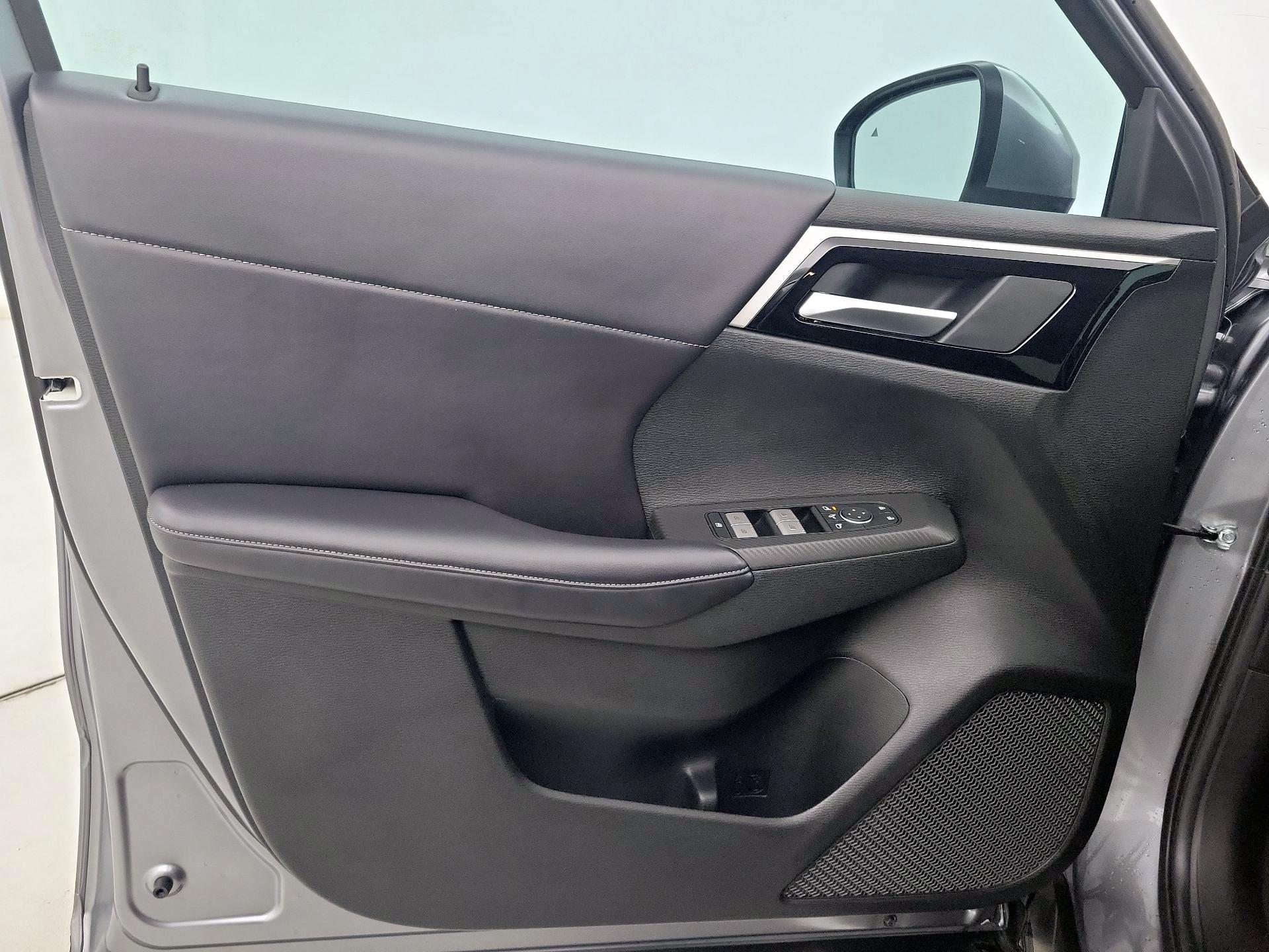 Thumbnail: 2024 Mitsubishi Outlander - 12