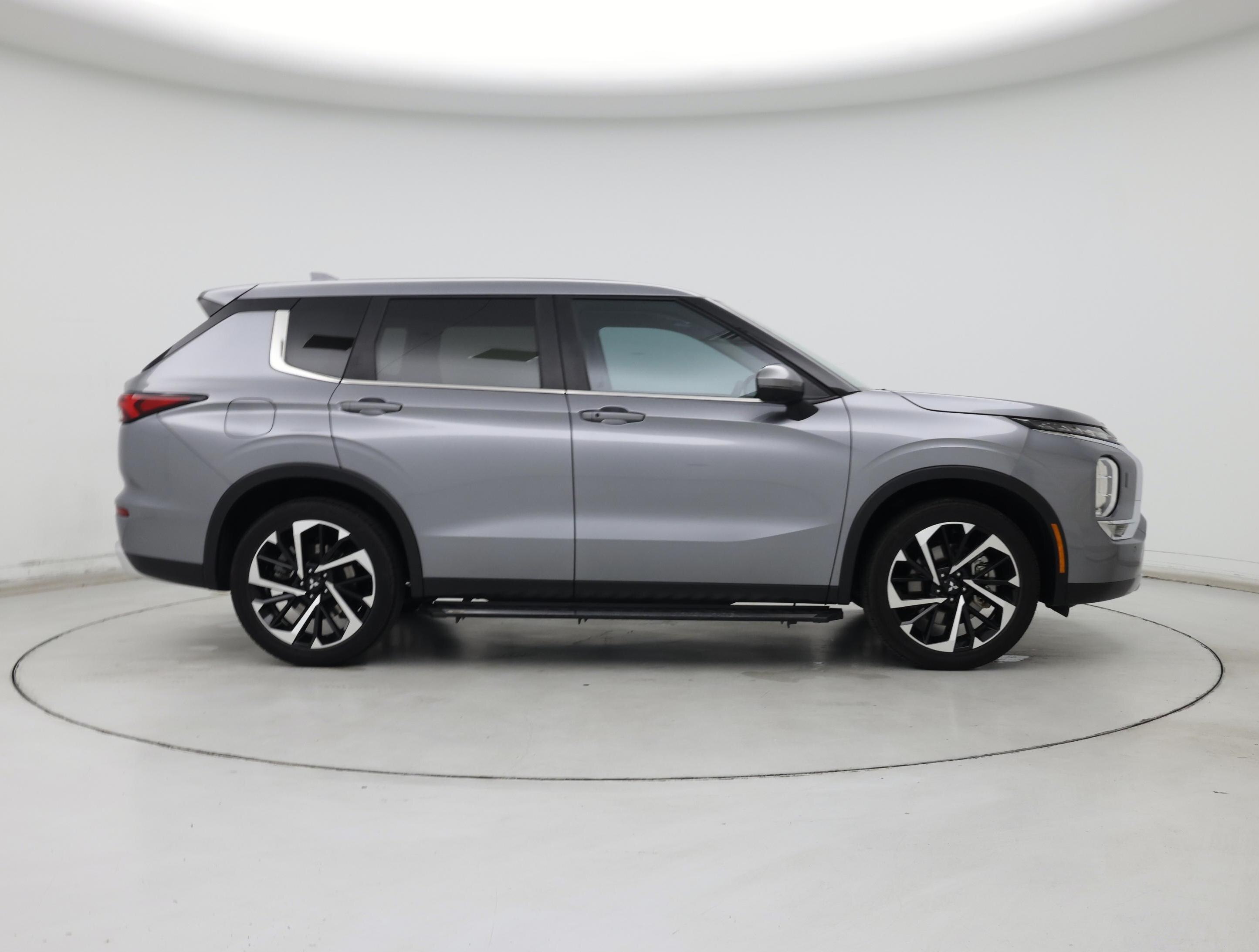 Thumbnail: 2024 Mitsubishi Outlander - 7
