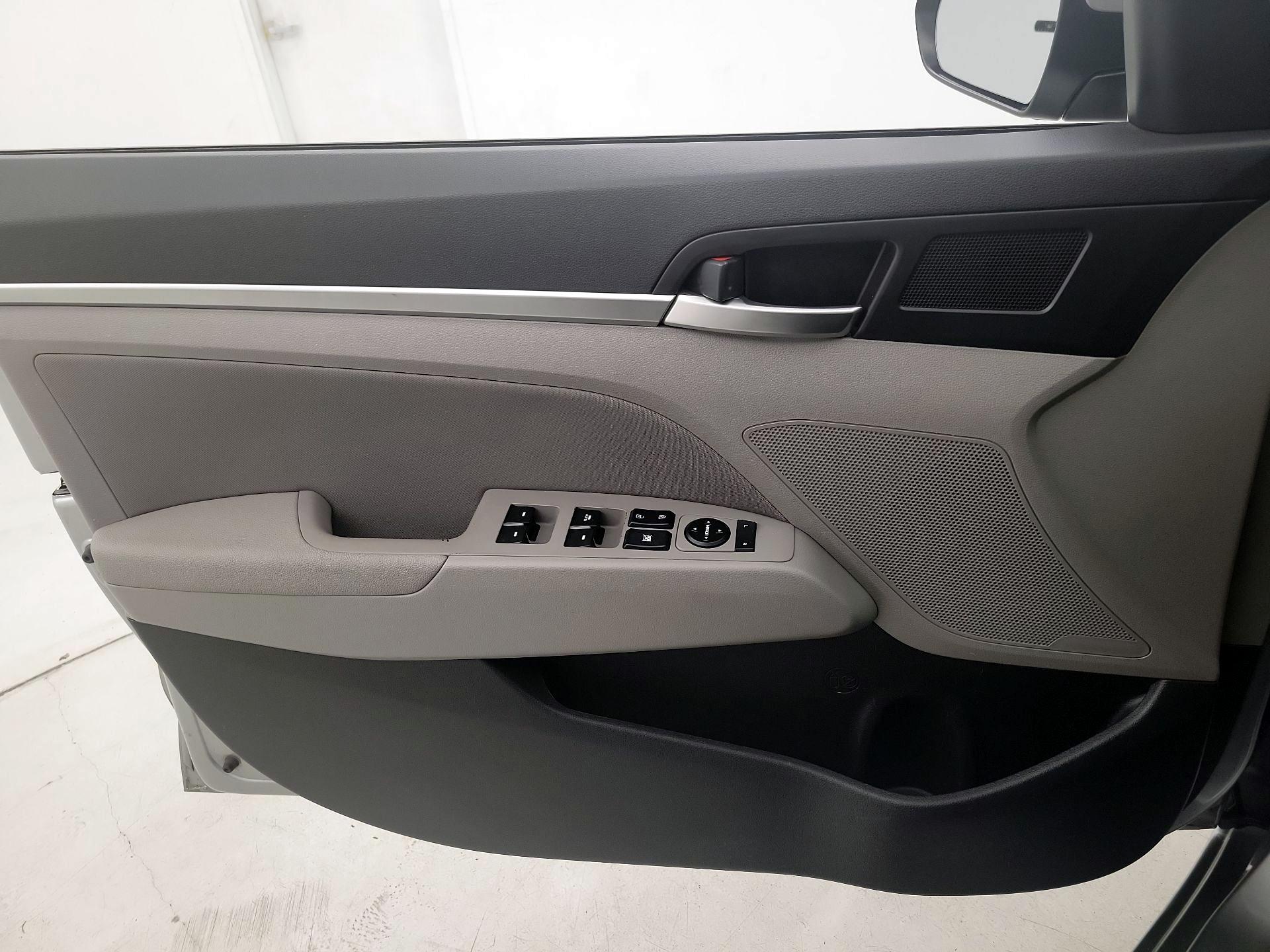 Thumbnail: 2020 Hyundai Elantra - 12