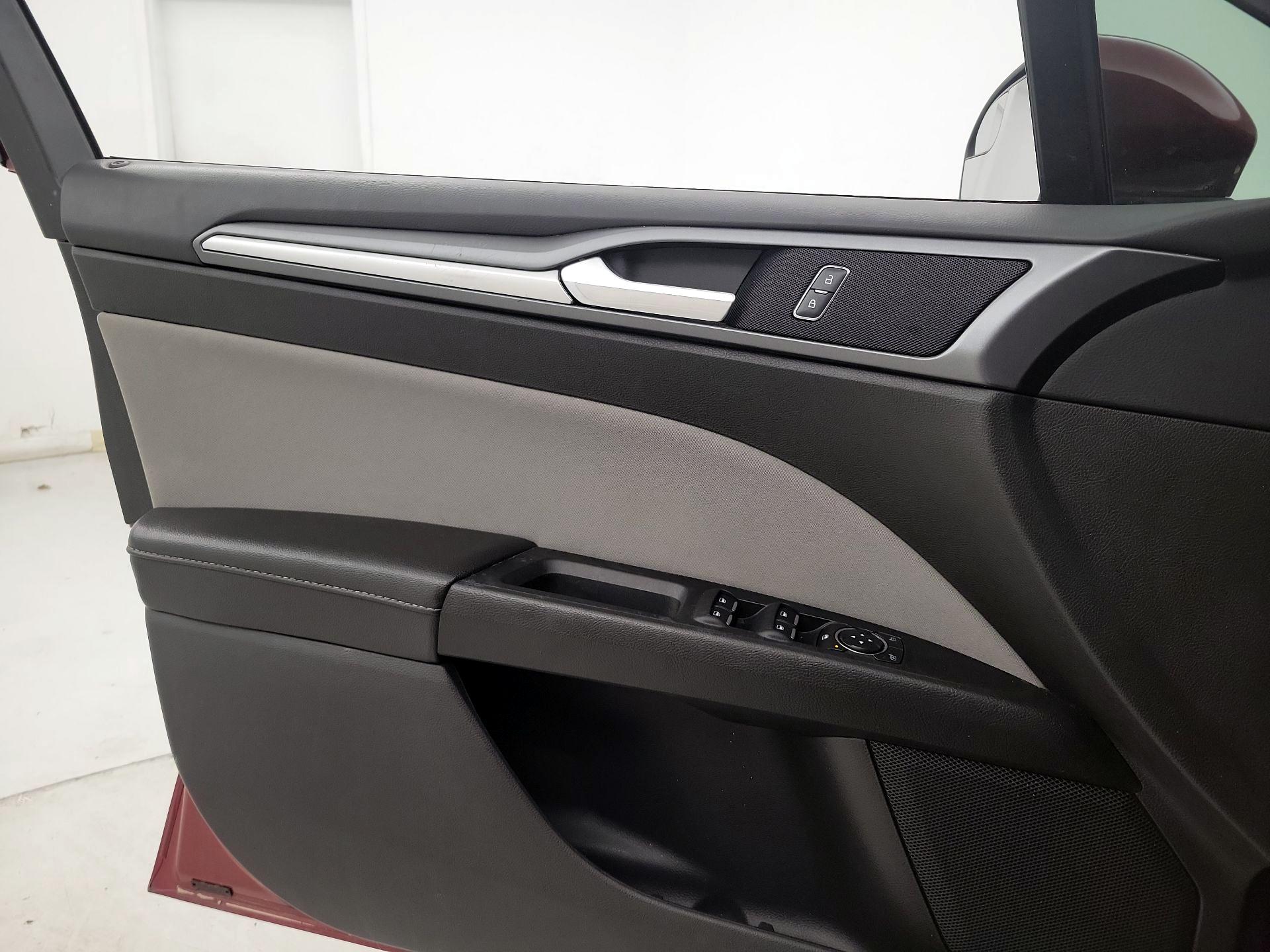 Thumbnail: 2016 Ford Fusion - 12