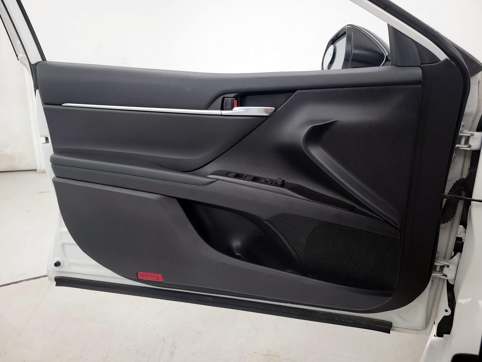 Thumbnail: 2021 Toyota Camry - 12