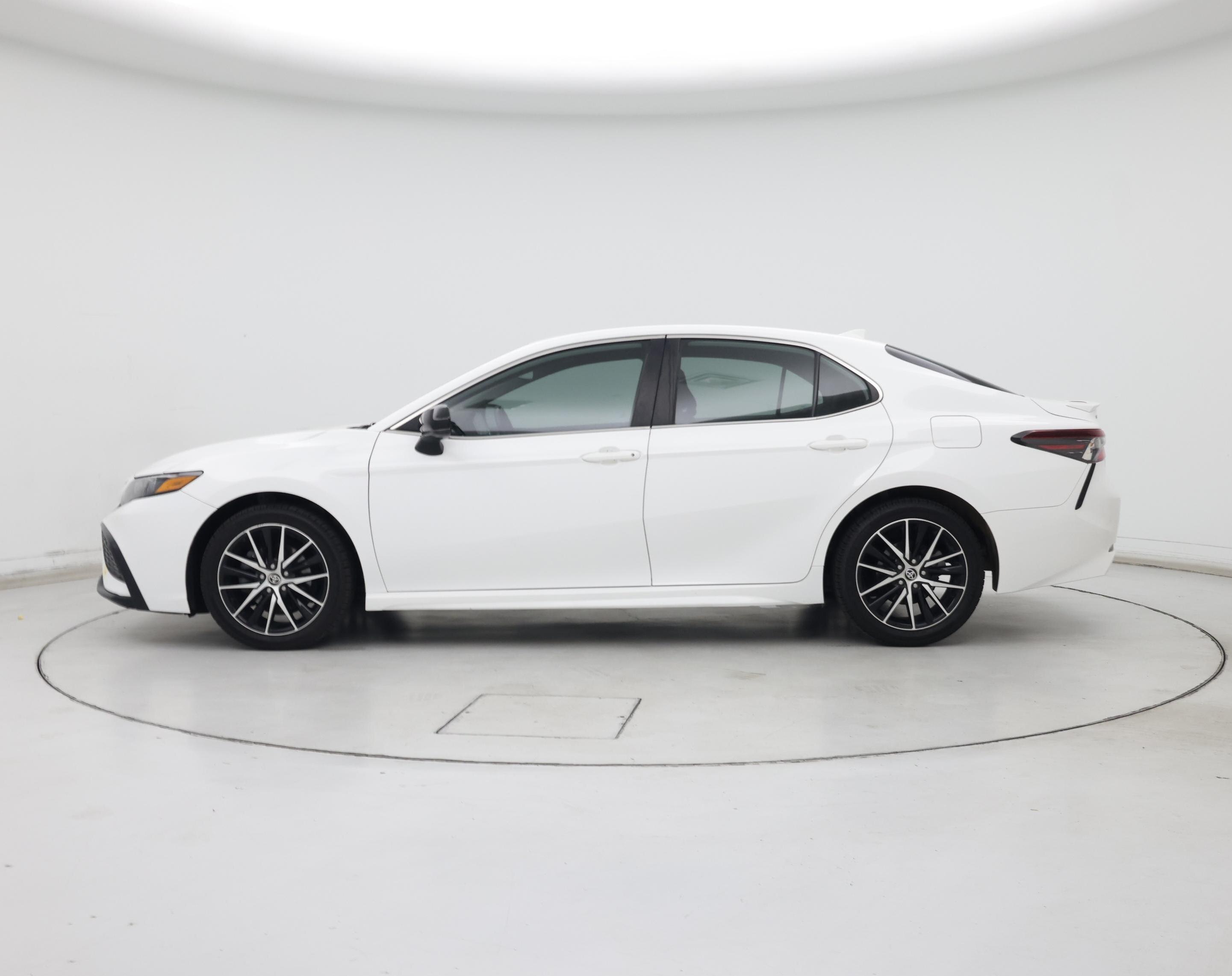 Thumbnail: 2021 Toyota Camry - 3