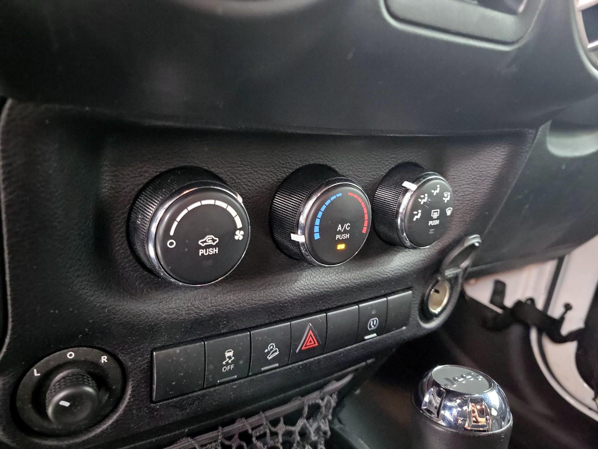 Thumbnail: 2016 Jeep Wrangler - 15