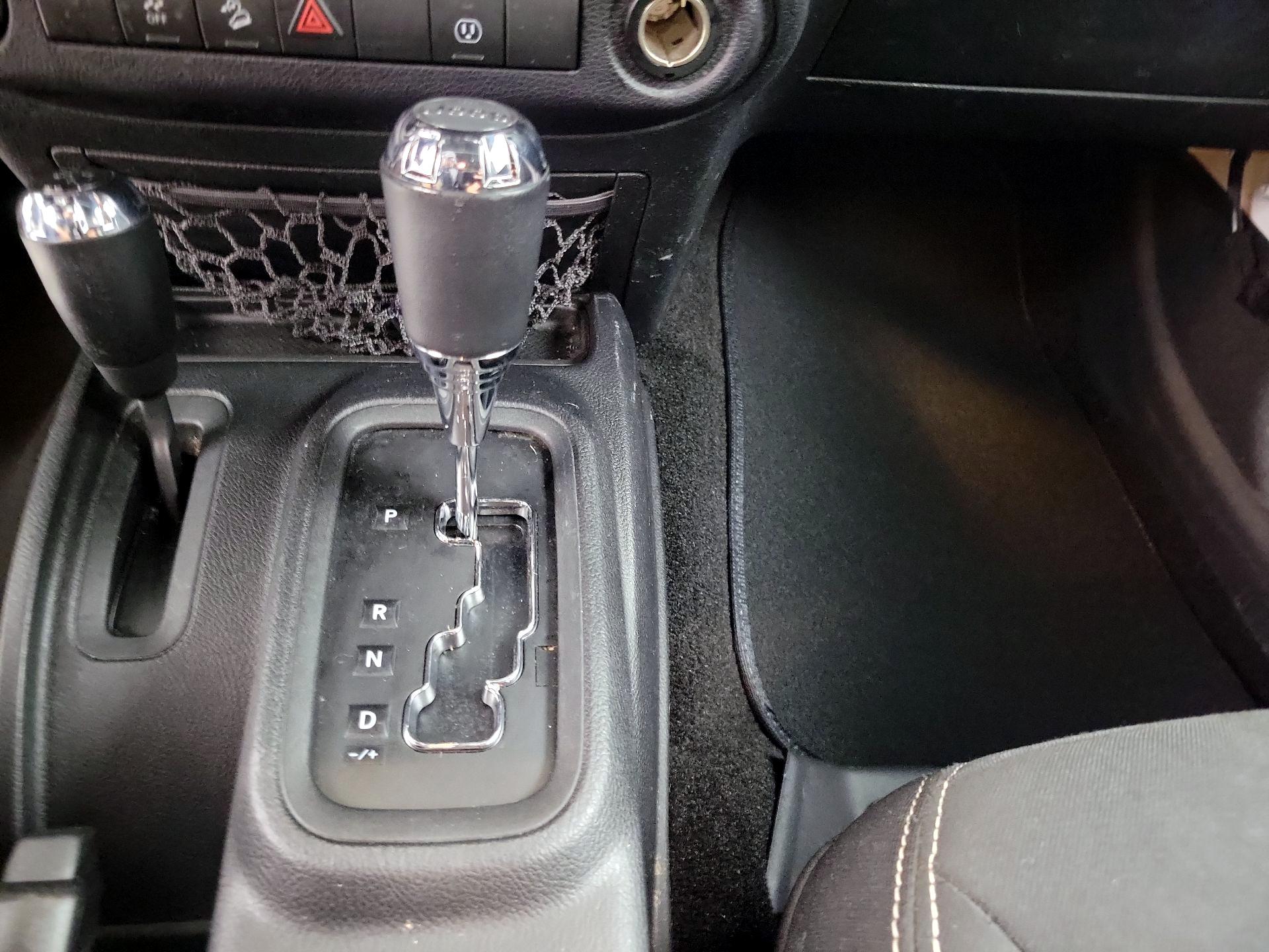 Thumbnail: 2016 Jeep Wrangler - 16