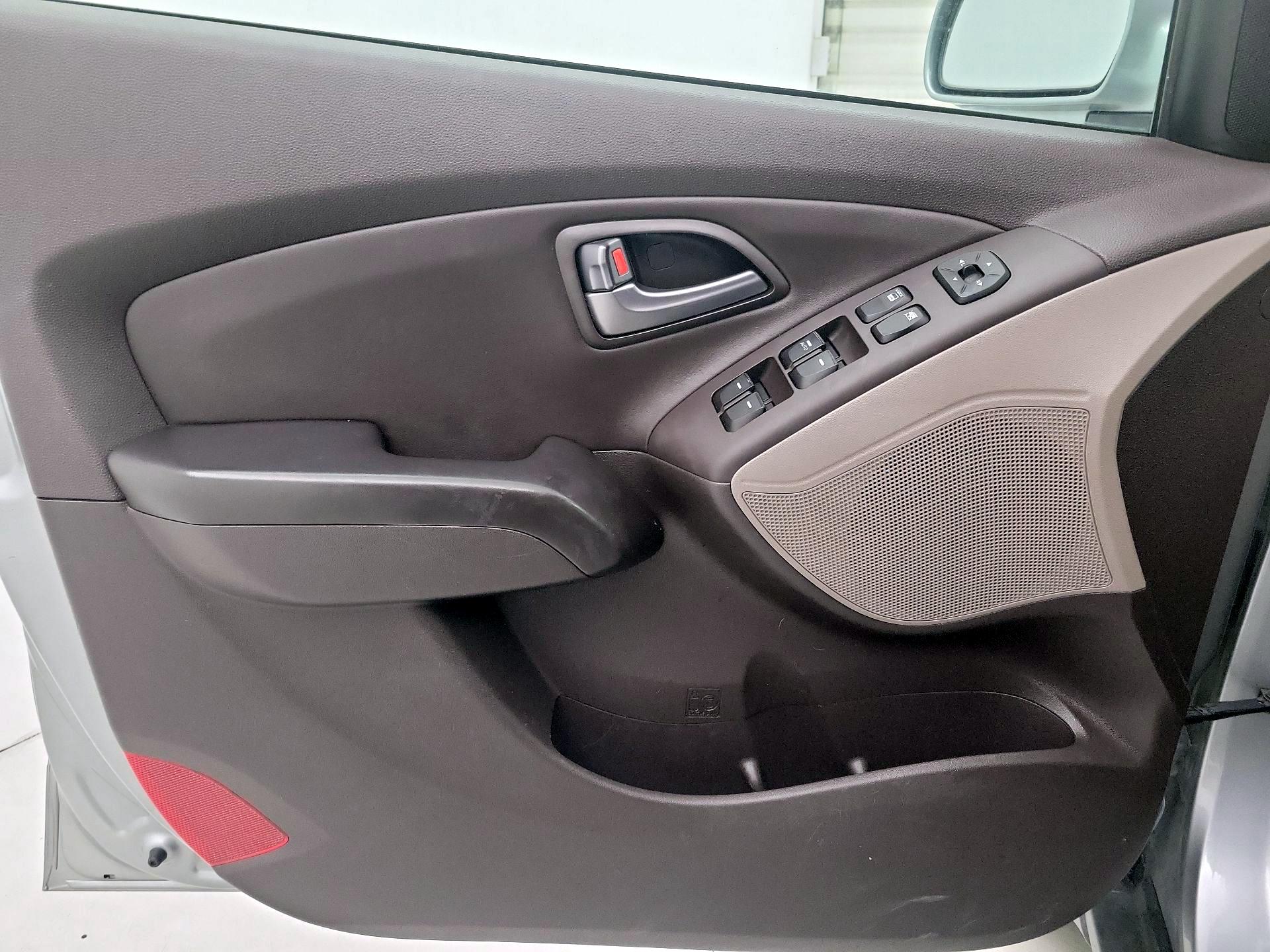 Thumbnail: 2015 Hyundai Tucson - 10