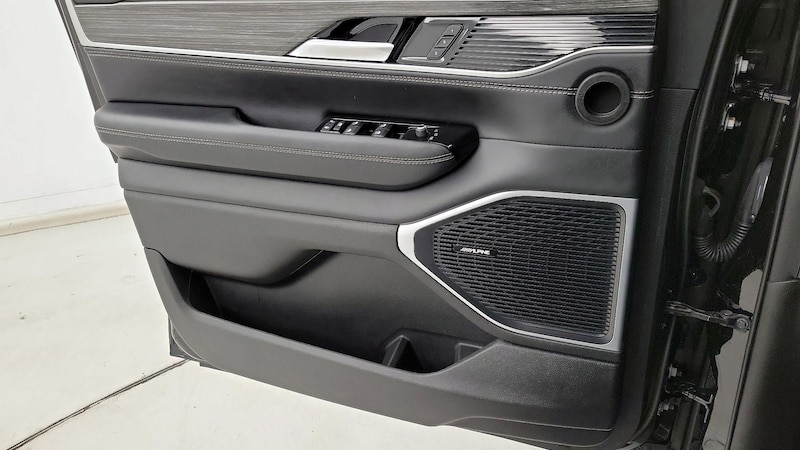 2022 Jeep Wagoneer Series II 12