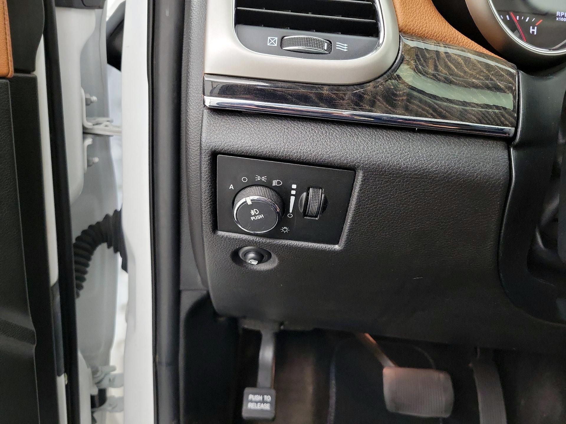 Thumbnail: 2013 Jeep Grand Cherokee - 11
