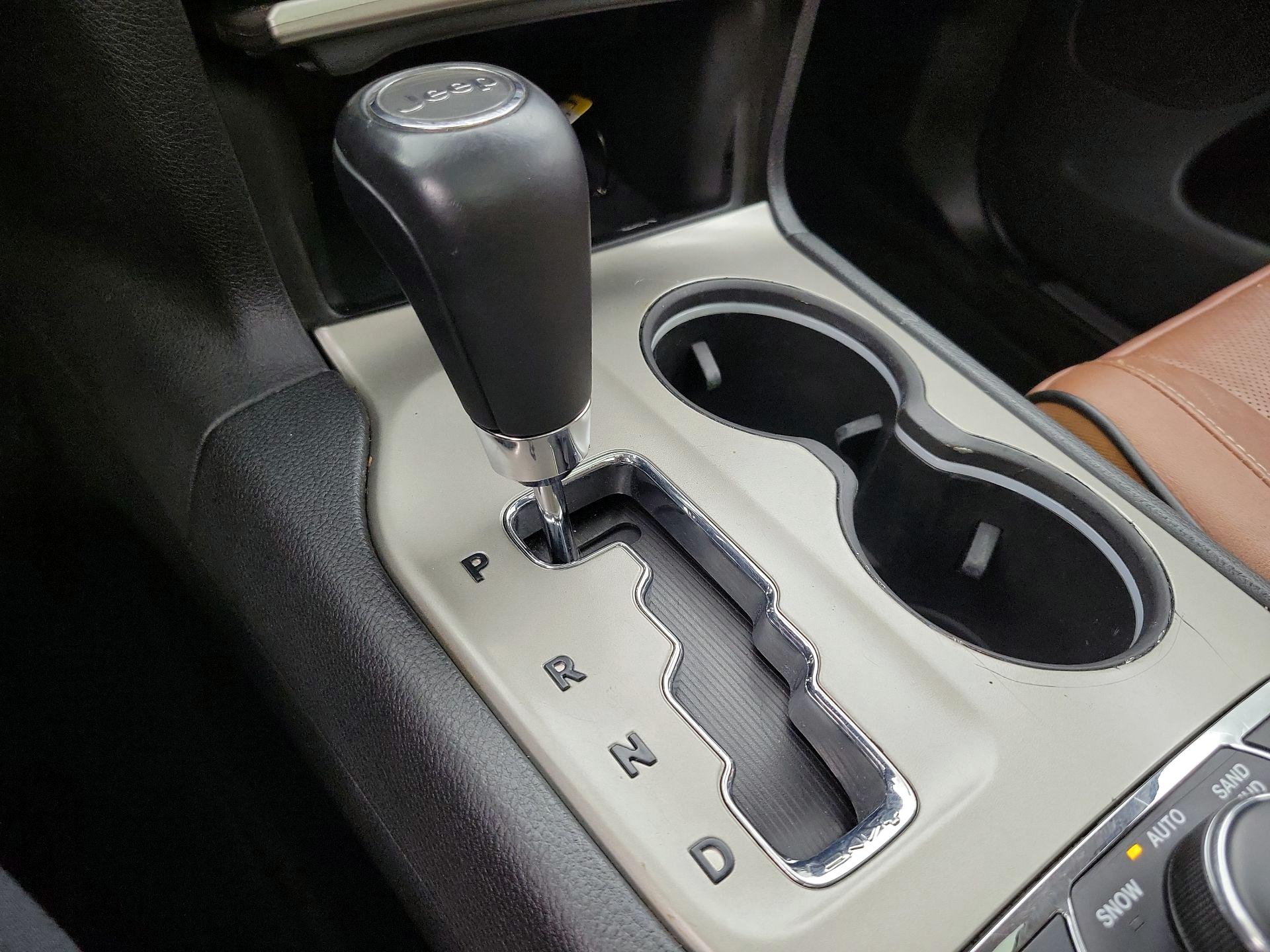 Thumbnail: 2013 Jeep Grand Cherokee - 16