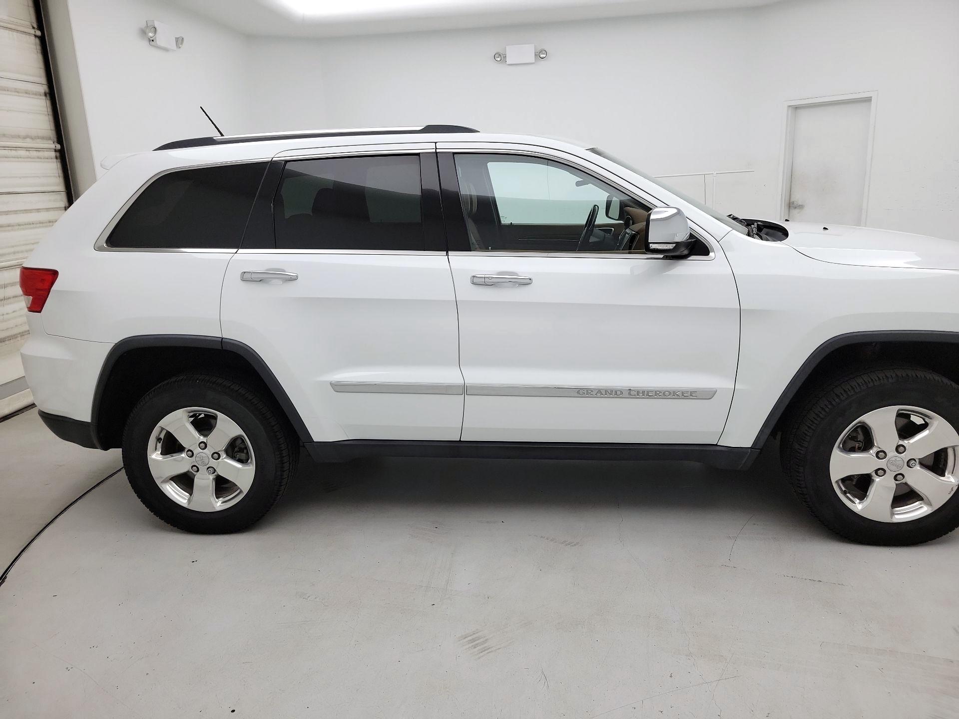 Thumbnail: 2013 Jeep Grand Cherokee - 4