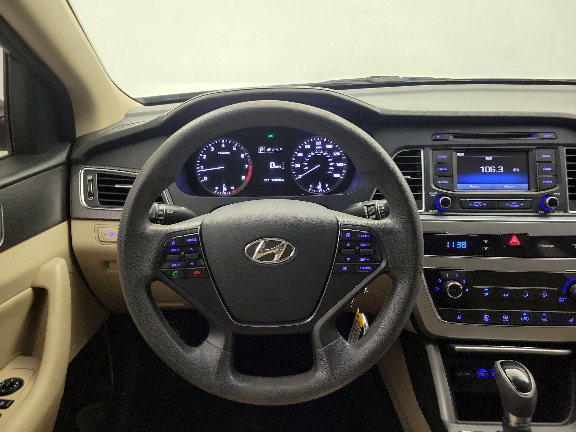 Thumbnail: 2015 Hyundai Sonata - 10