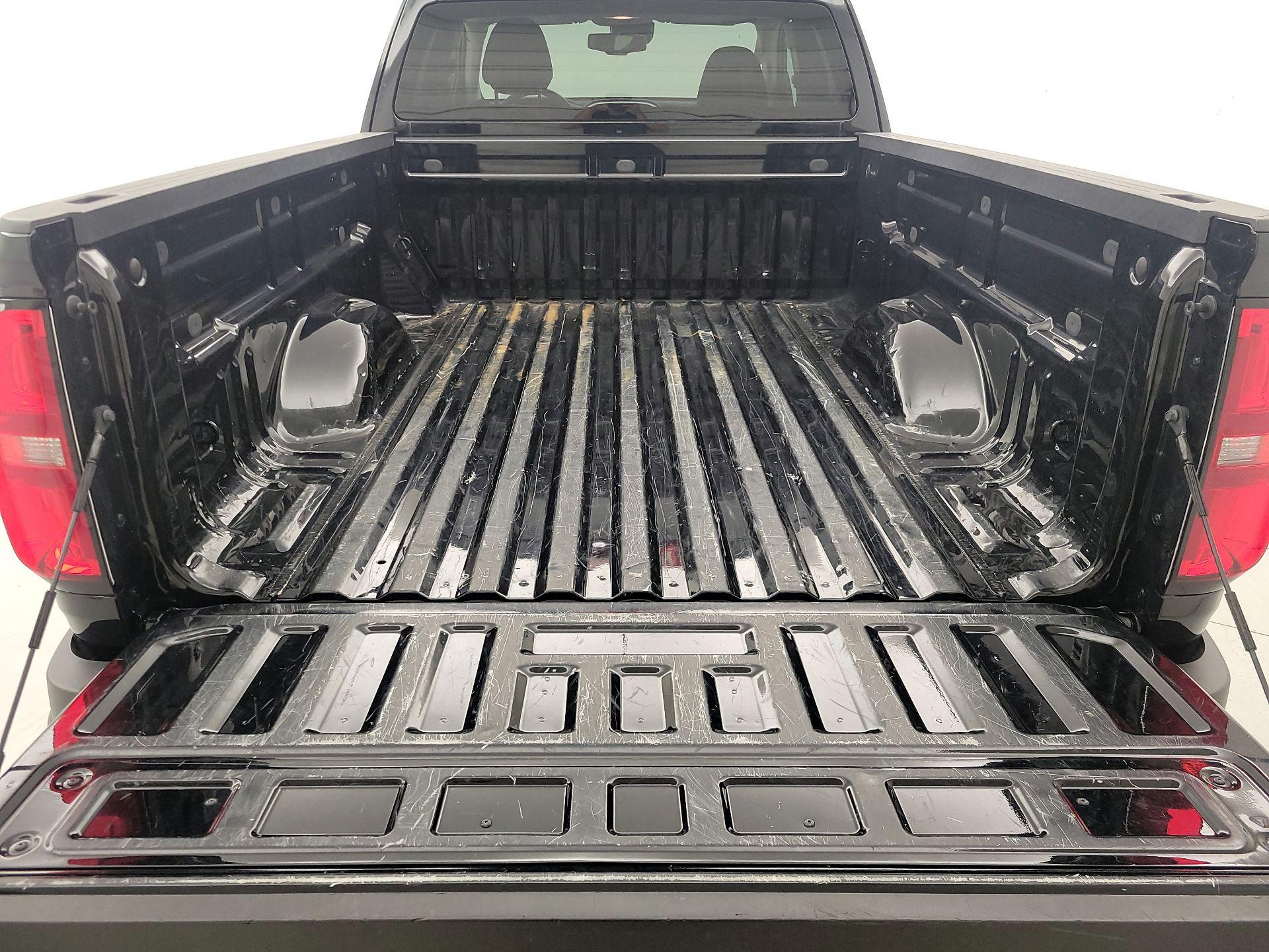 Thumbnail: 2022 Chevrolet Colorado - 20