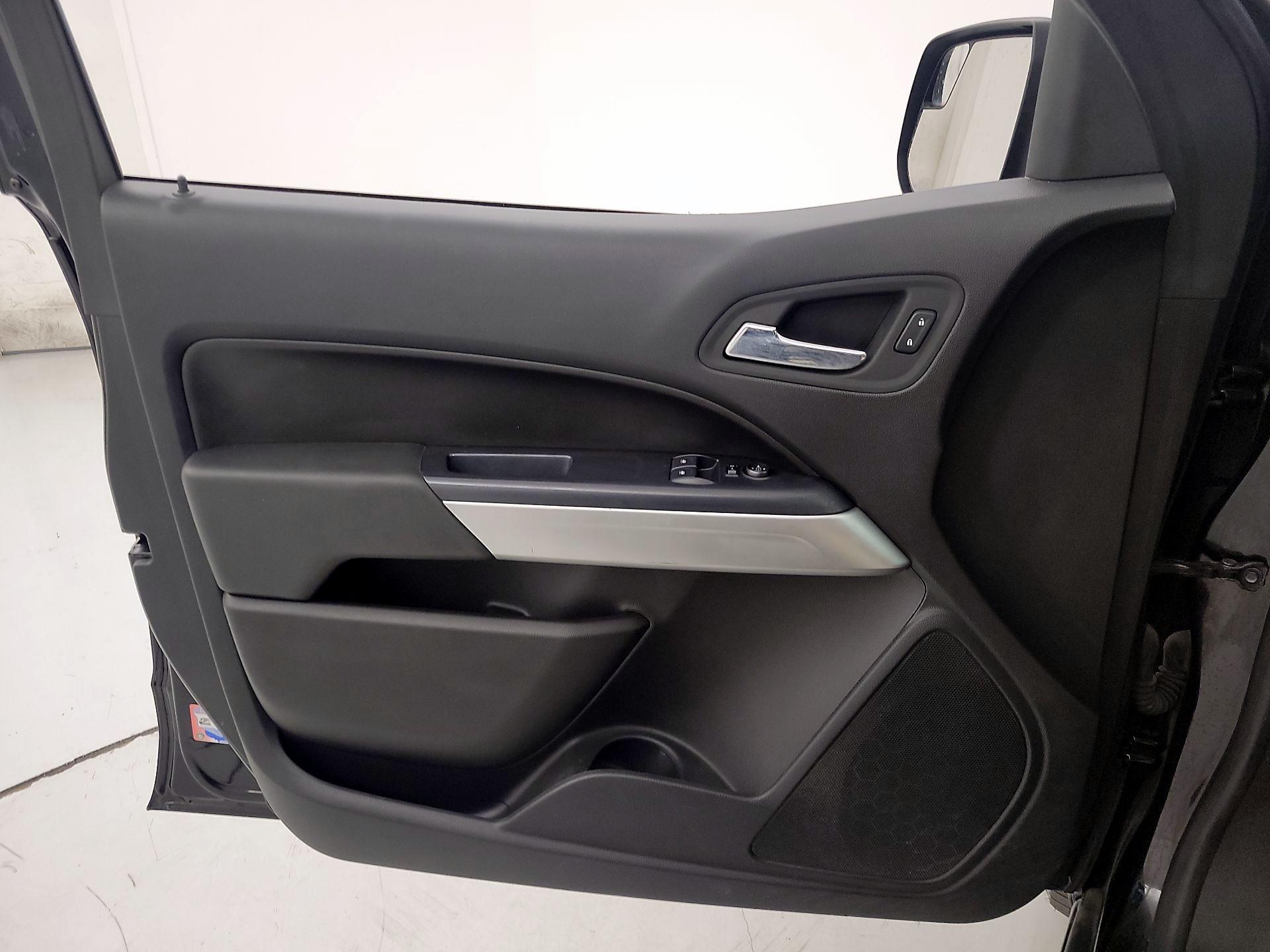 Thumbnail: 2022 Chevrolet Colorado - 12