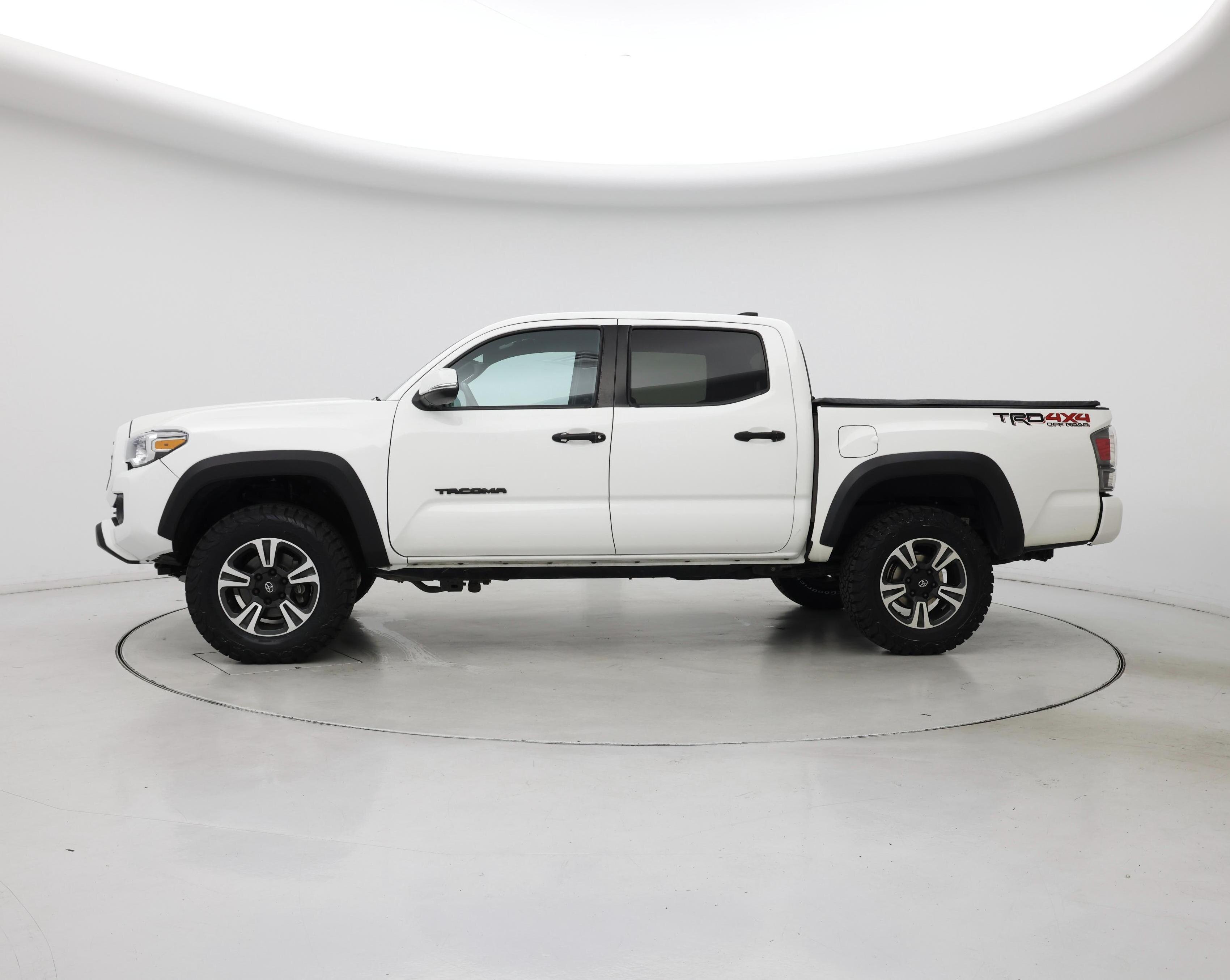 Thumbnail: 2021 Toyota Tacoma - 3