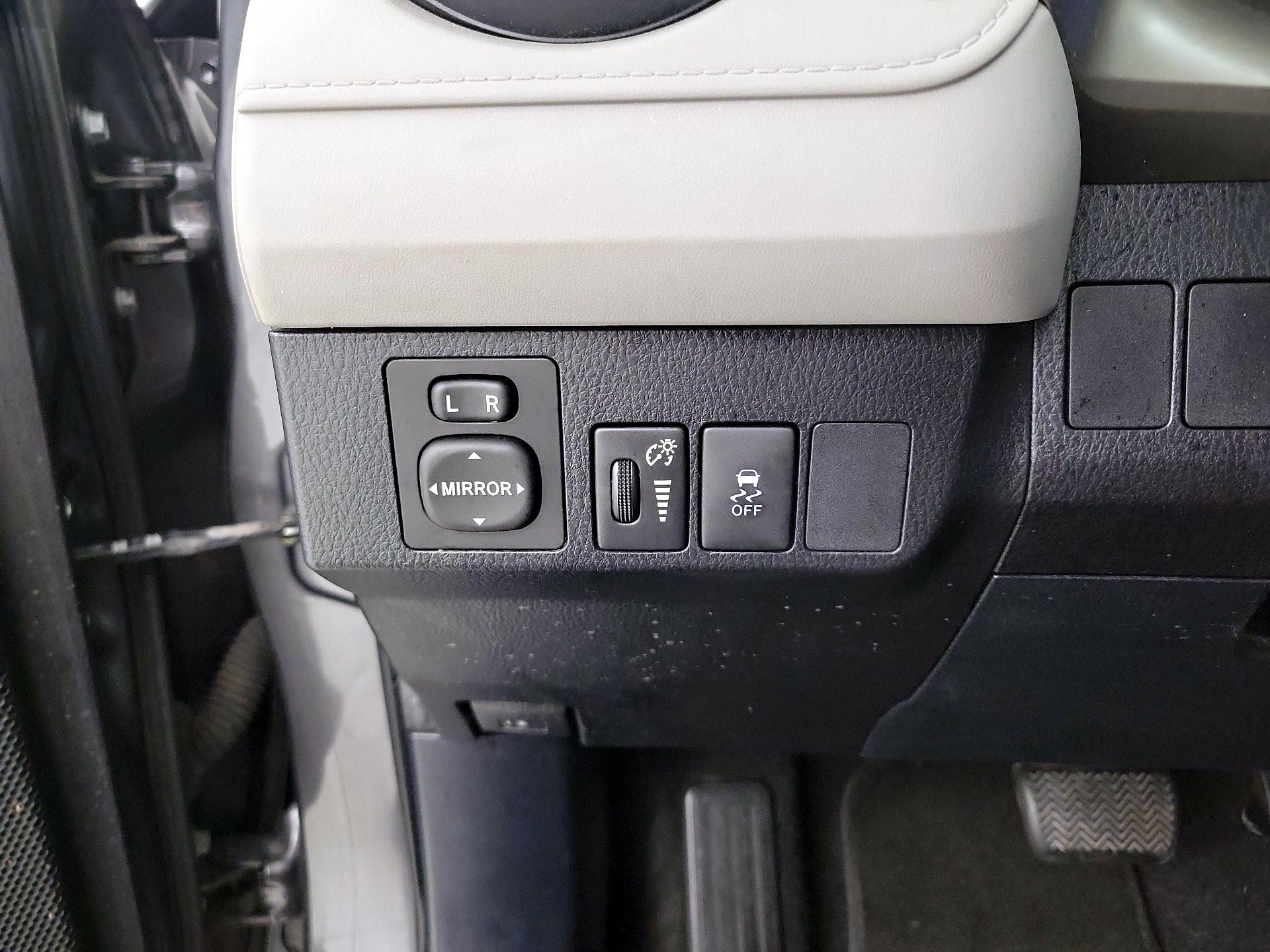 Thumbnail: 2013 Toyota RAV4 - 13