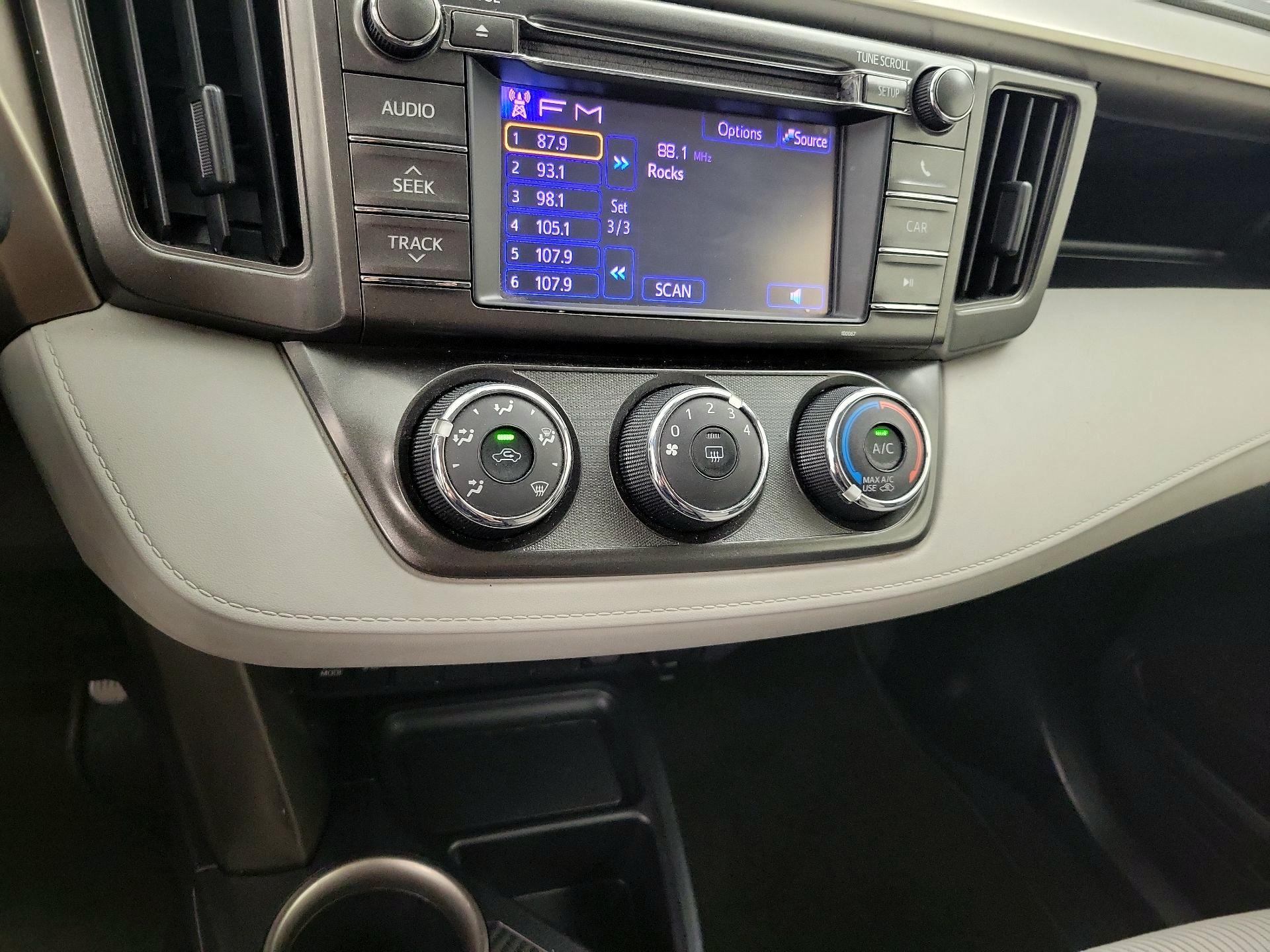 Thumbnail: 2013 Toyota RAV4 - 16