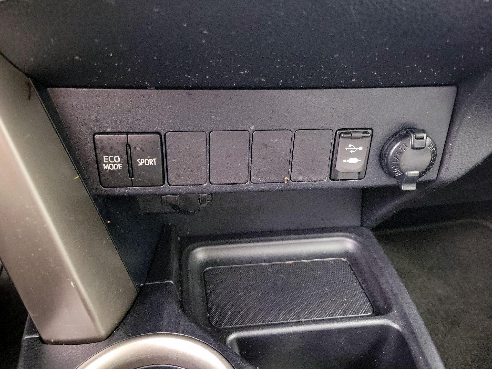 Thumbnail: 2013 Toyota RAV4 - 18