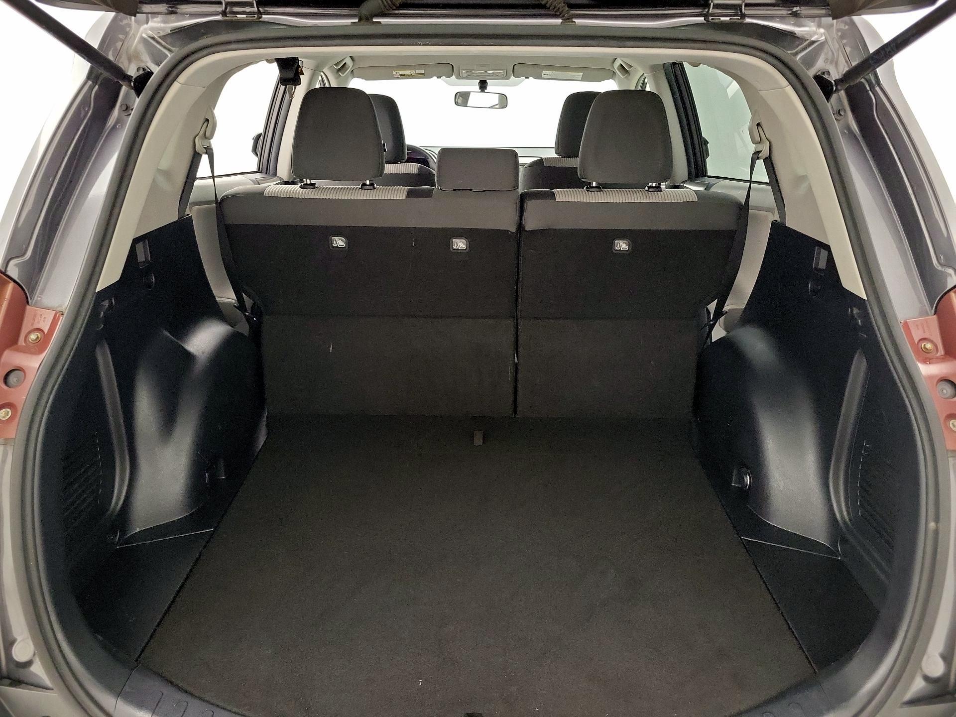 Thumbnail: 2013 Toyota RAV4 - 20