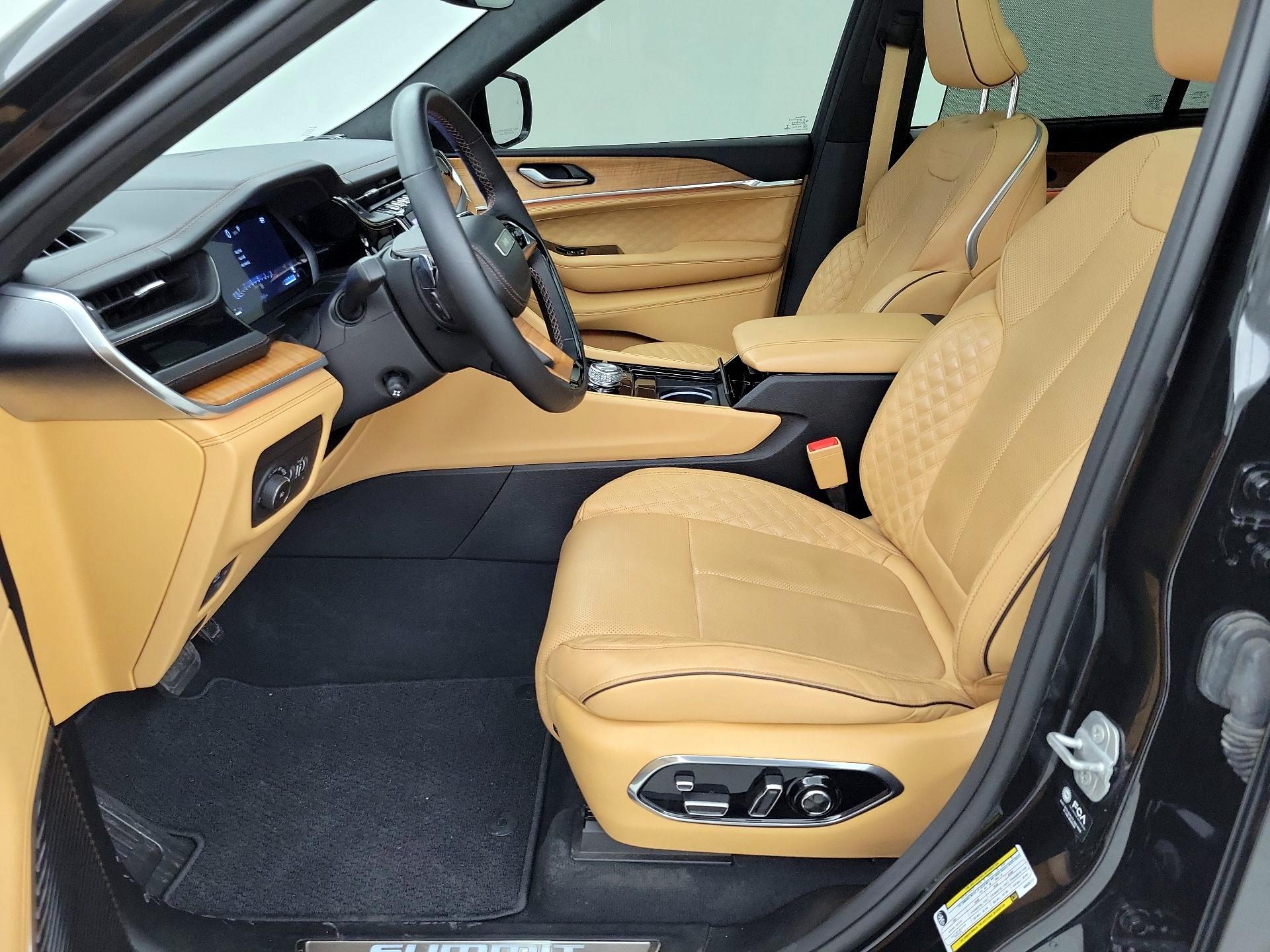 Thumbnail: 2022 Jeep Grand Cherokee - 11