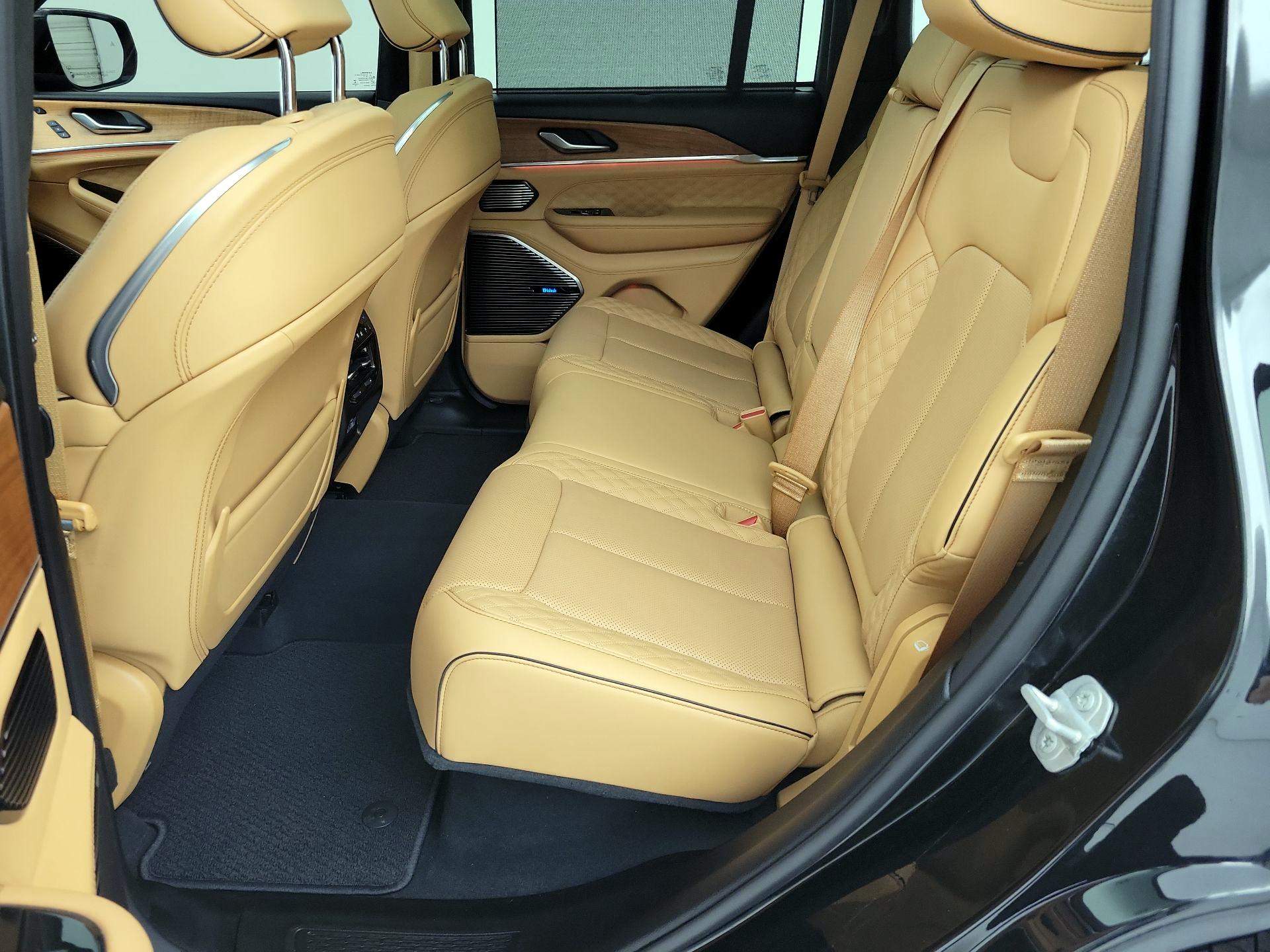 Thumbnail: 2022 Jeep Grand Cherokee - 20