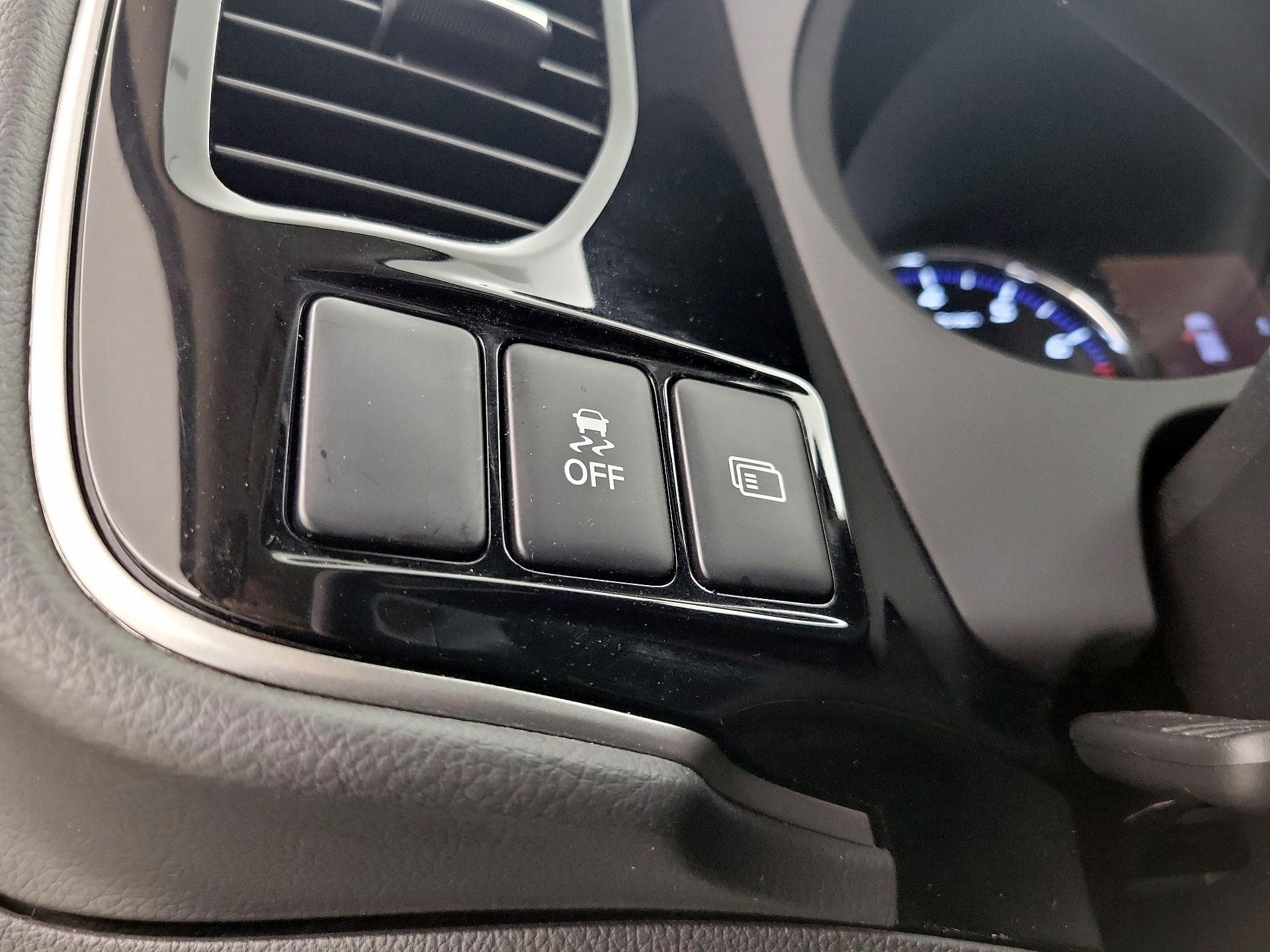 Thumbnail: 2018 Mitsubishi Outlander - 13