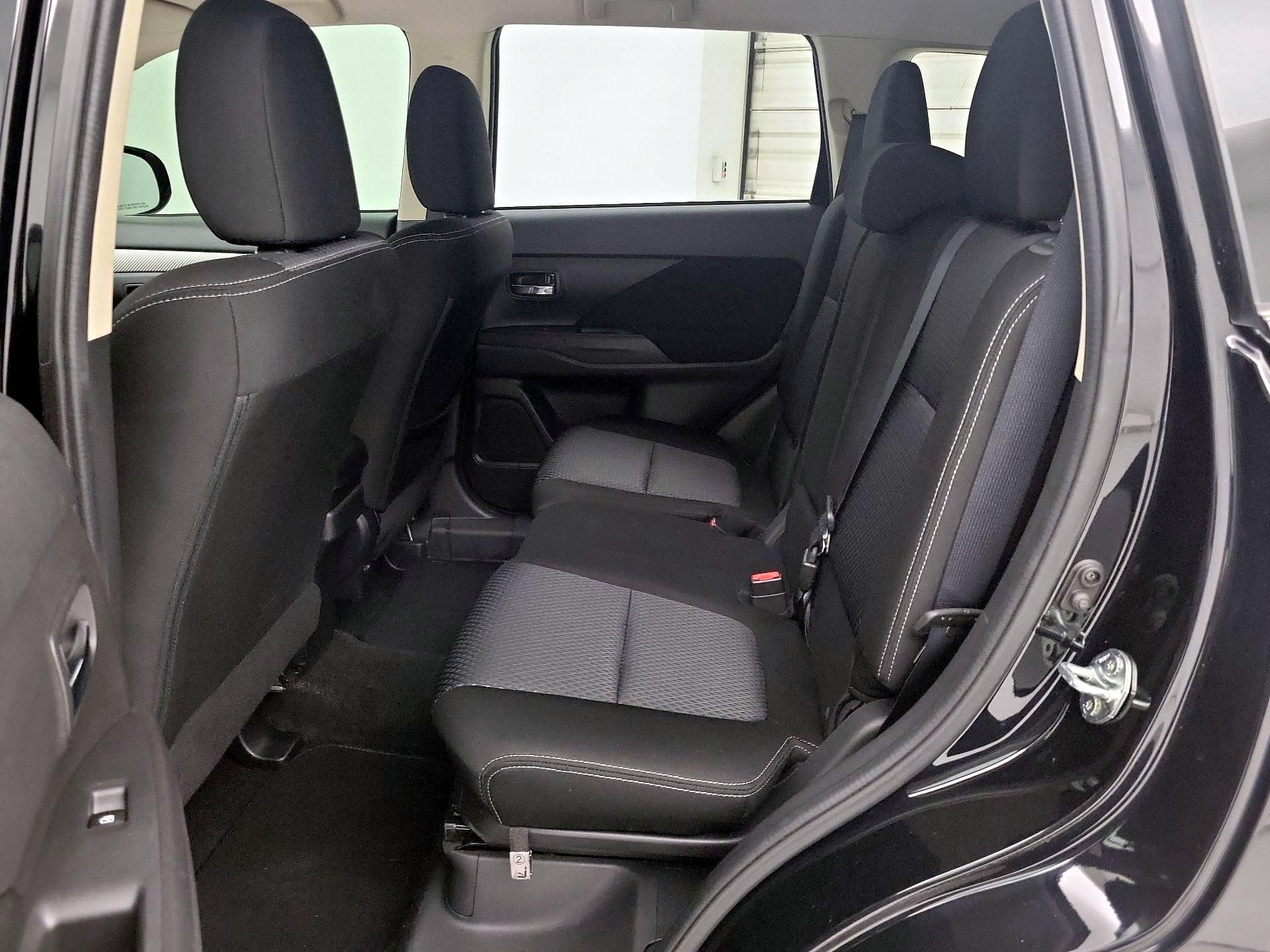 Thumbnail: 2018 Mitsubishi Outlander - 18
