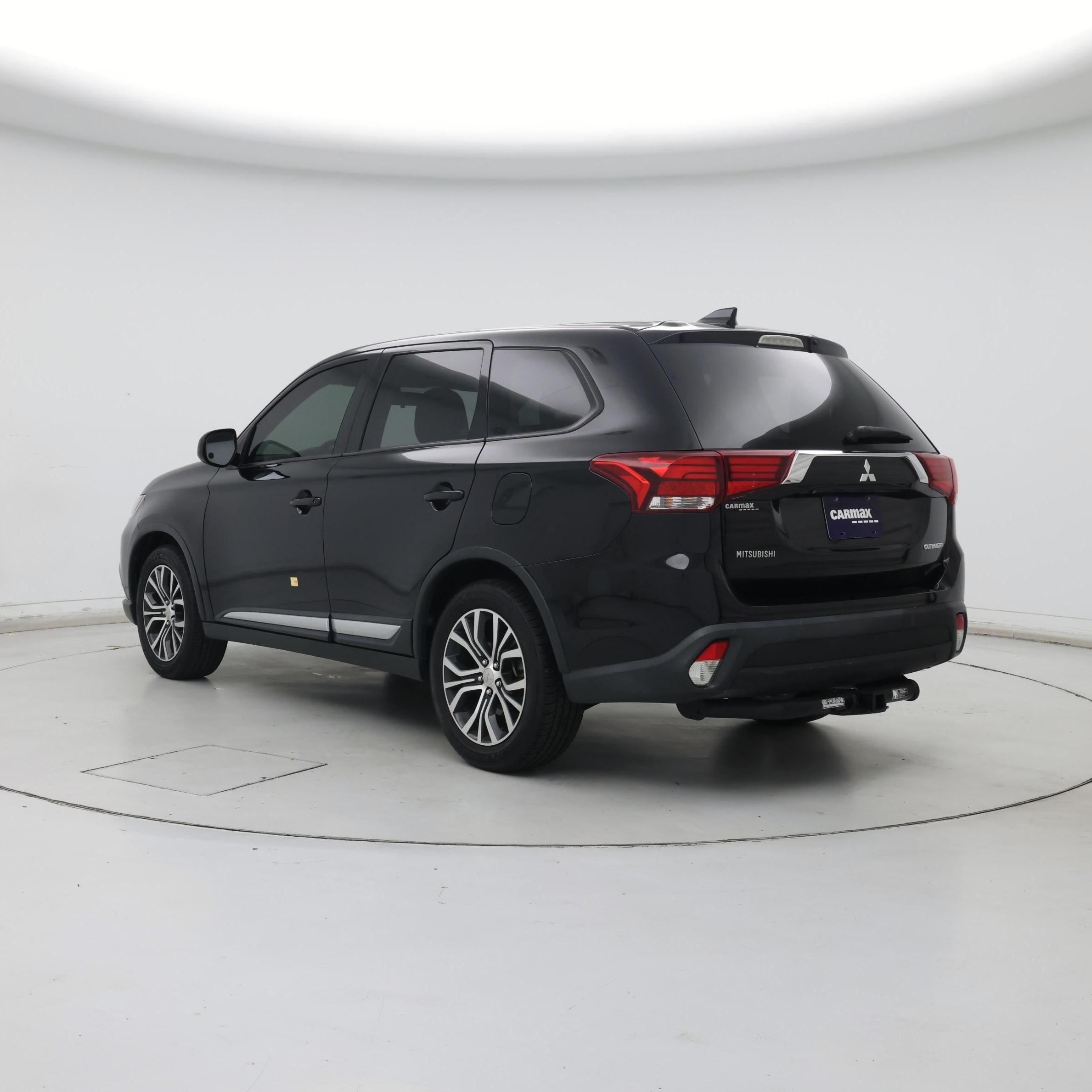 Thumbnail: 2018 Mitsubishi Outlander - 2