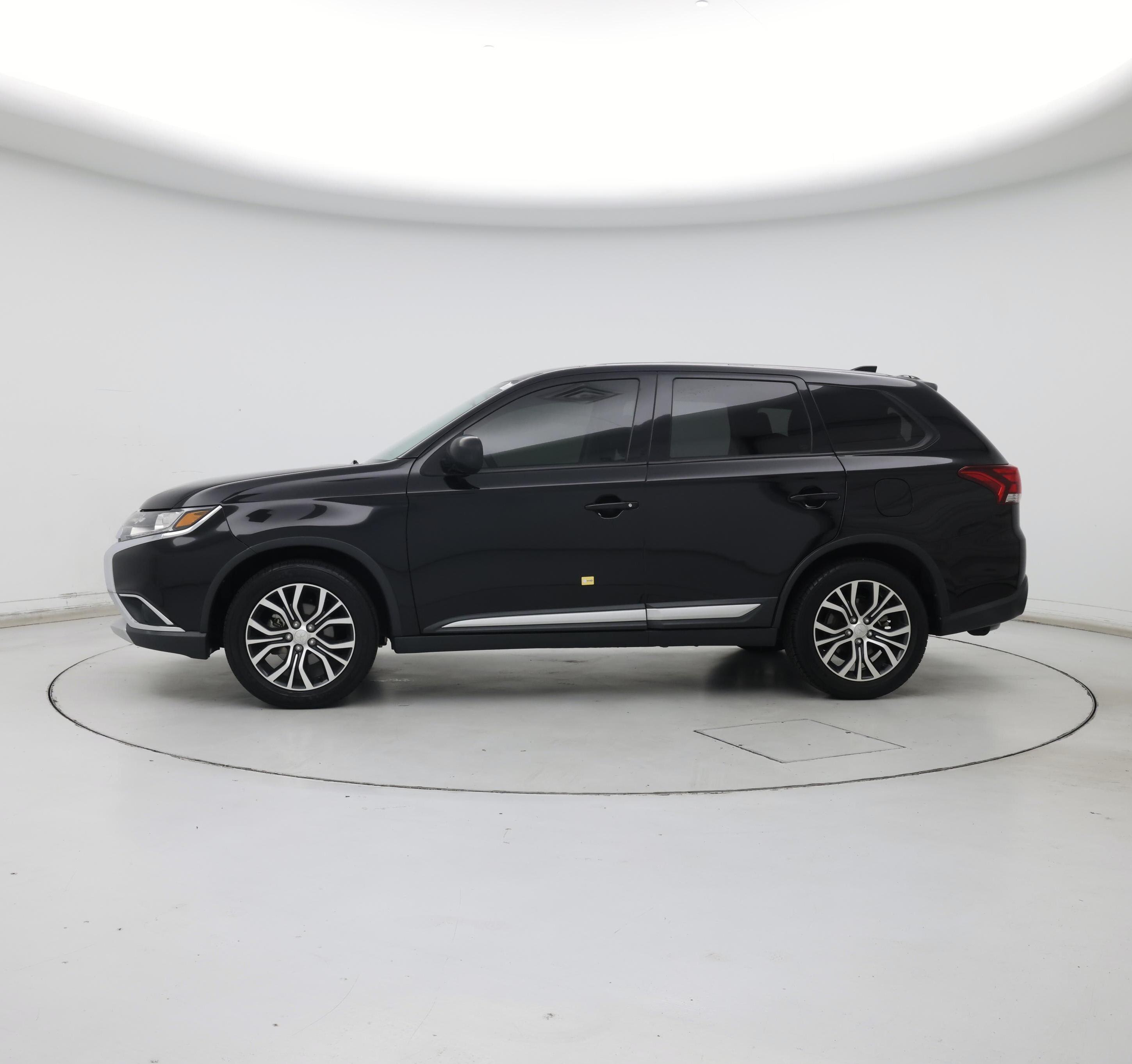 Thumbnail: 2018 Mitsubishi Outlander - 3